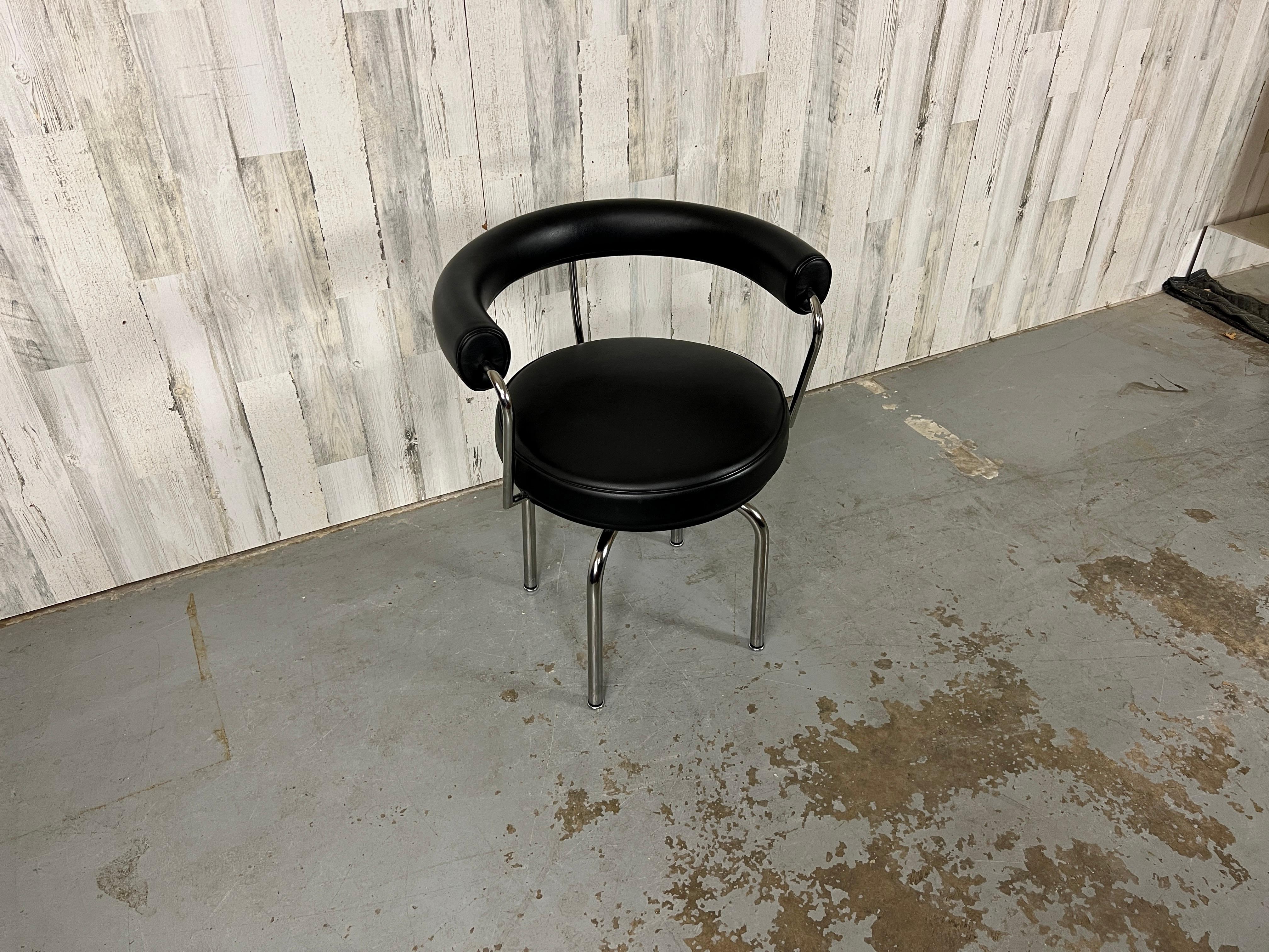 Mid-Century Modern Chaise pivotante LC7 de Le Corbusier, Perriand et Jeanneret pour Cassina