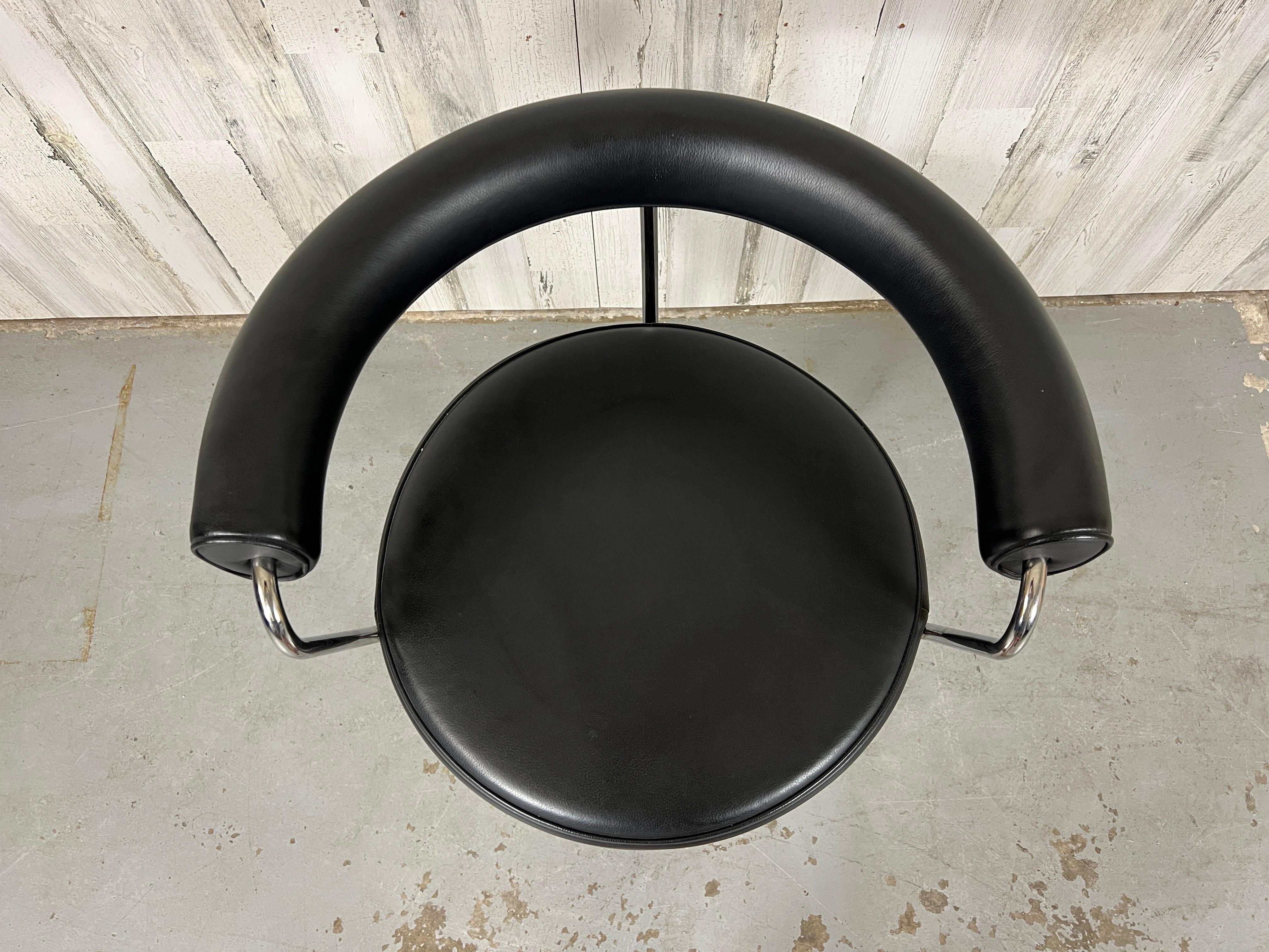Chaise pivotante LC7 de Le Corbusier, Perriand et Jeanneret pour Cassina Bon état à Denton, TX