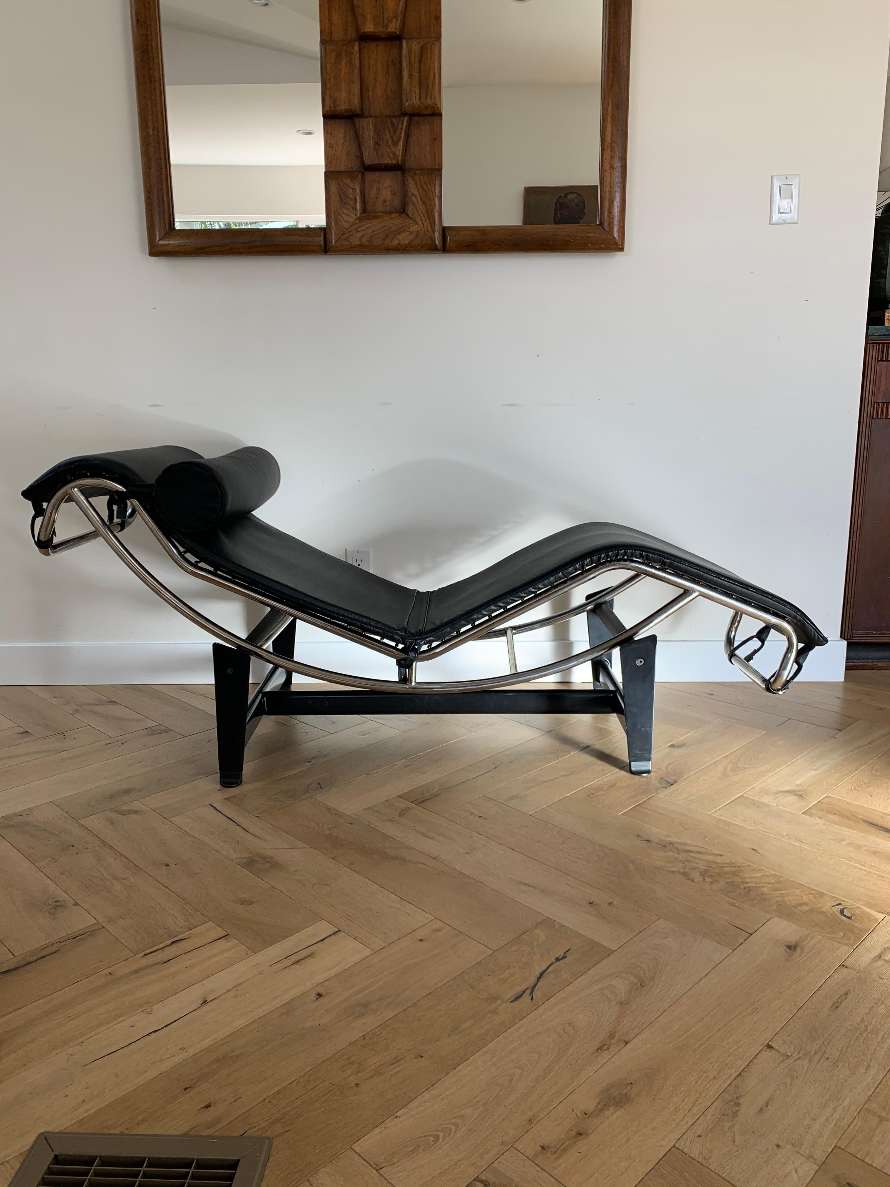 The 1920s Bauhaus icon from Cassina Lc4 “Zero Gravity” chaise longue, redesigned by Le Corbusier, Charlotte Perriand, and Pierre Jeanneret. This is a vintage reproduction and does show some signs of age so please inspect photos. Extraordinarily