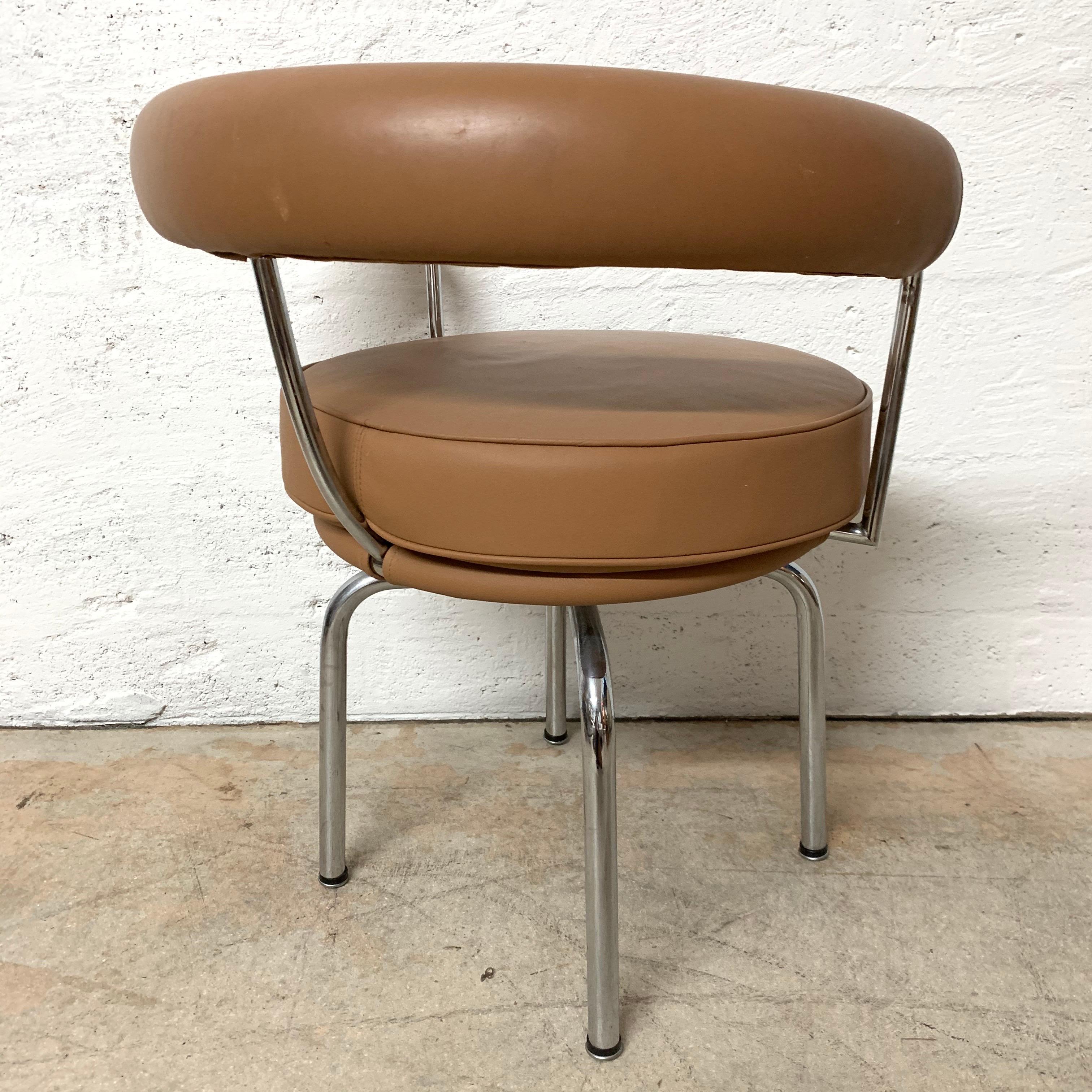 Le Corbusier, Perriand, Jeanneret, Stuhl „LC7“ für Cassina, 1970er Jahre (Beschichtet)