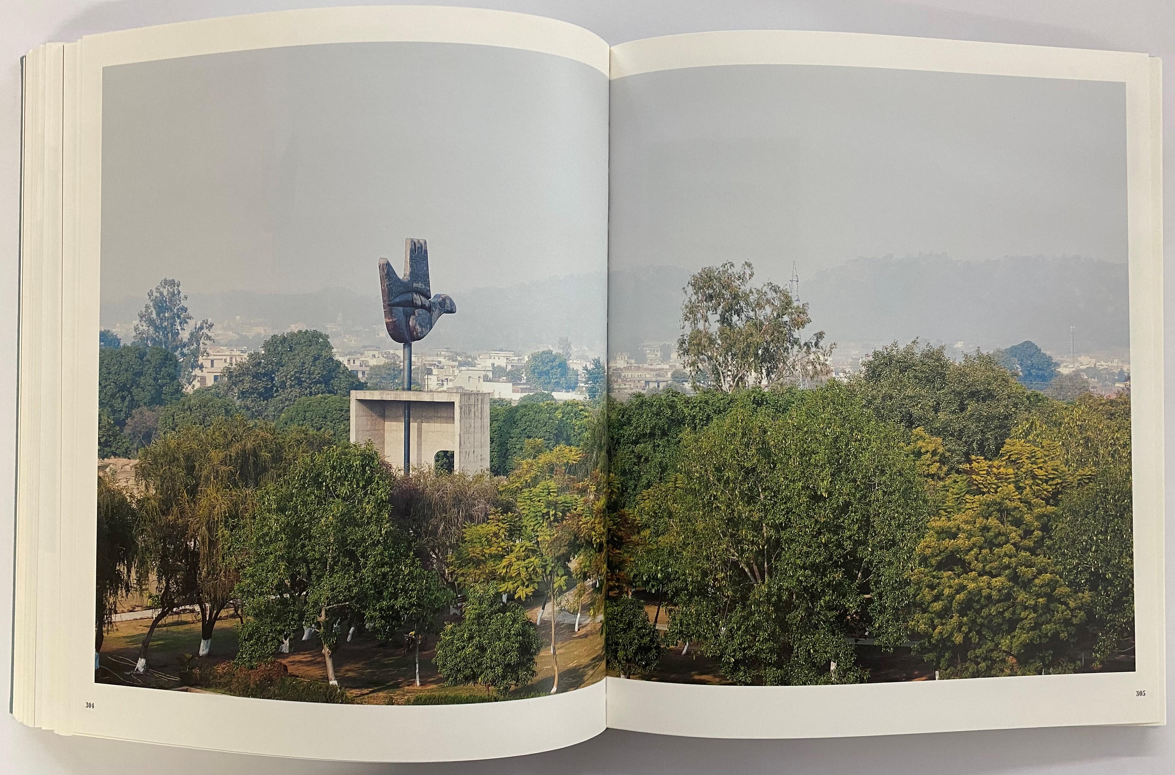 Le Corbusier Pierre Jeanneret : Chandigarth, Inde, 1951-66 (Livre) en vente 10