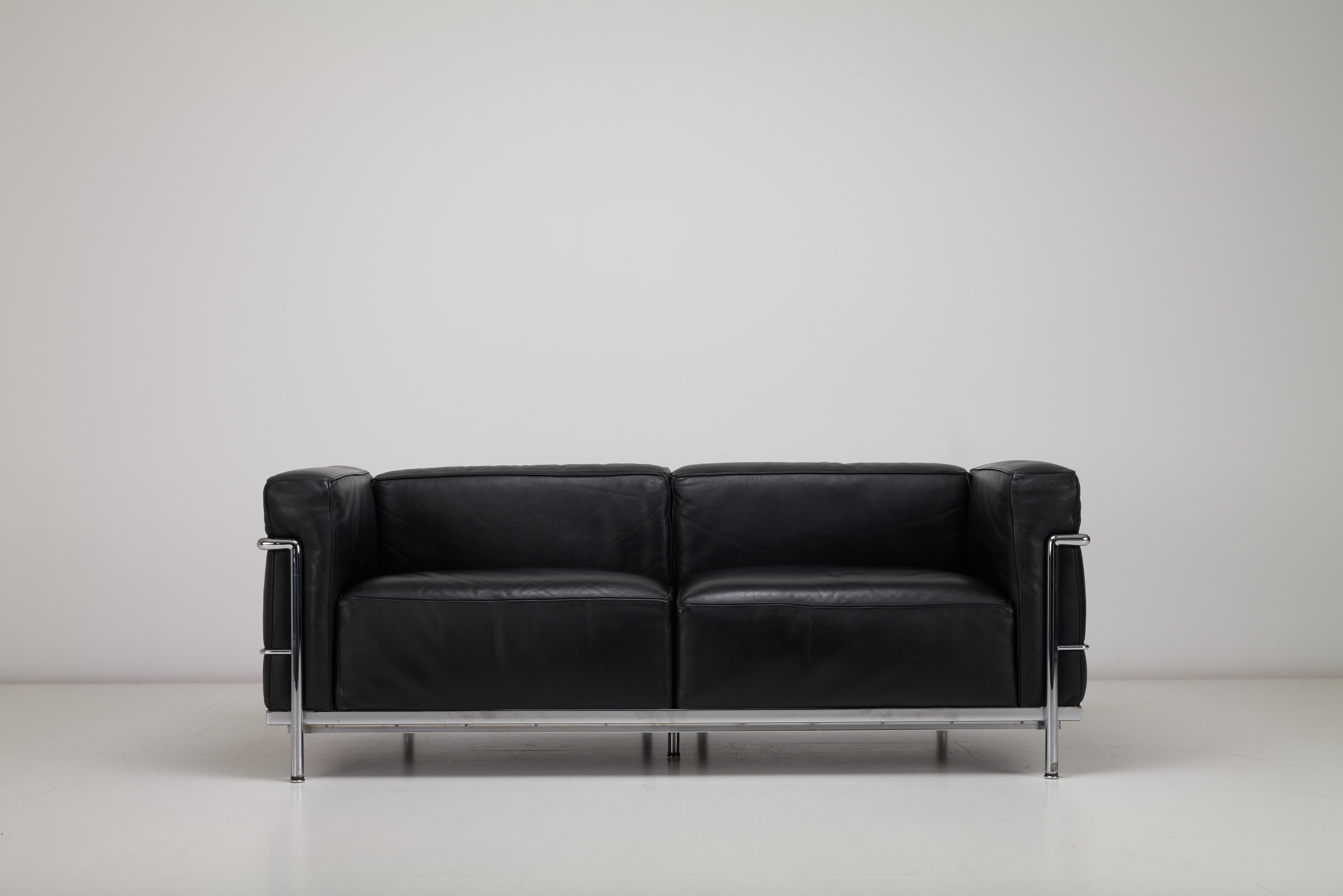 Le Corbusier, Pierre Jeanneret & Charlotte Perriand, Sofá Cassina LC3, años 80 Italiano en venta
