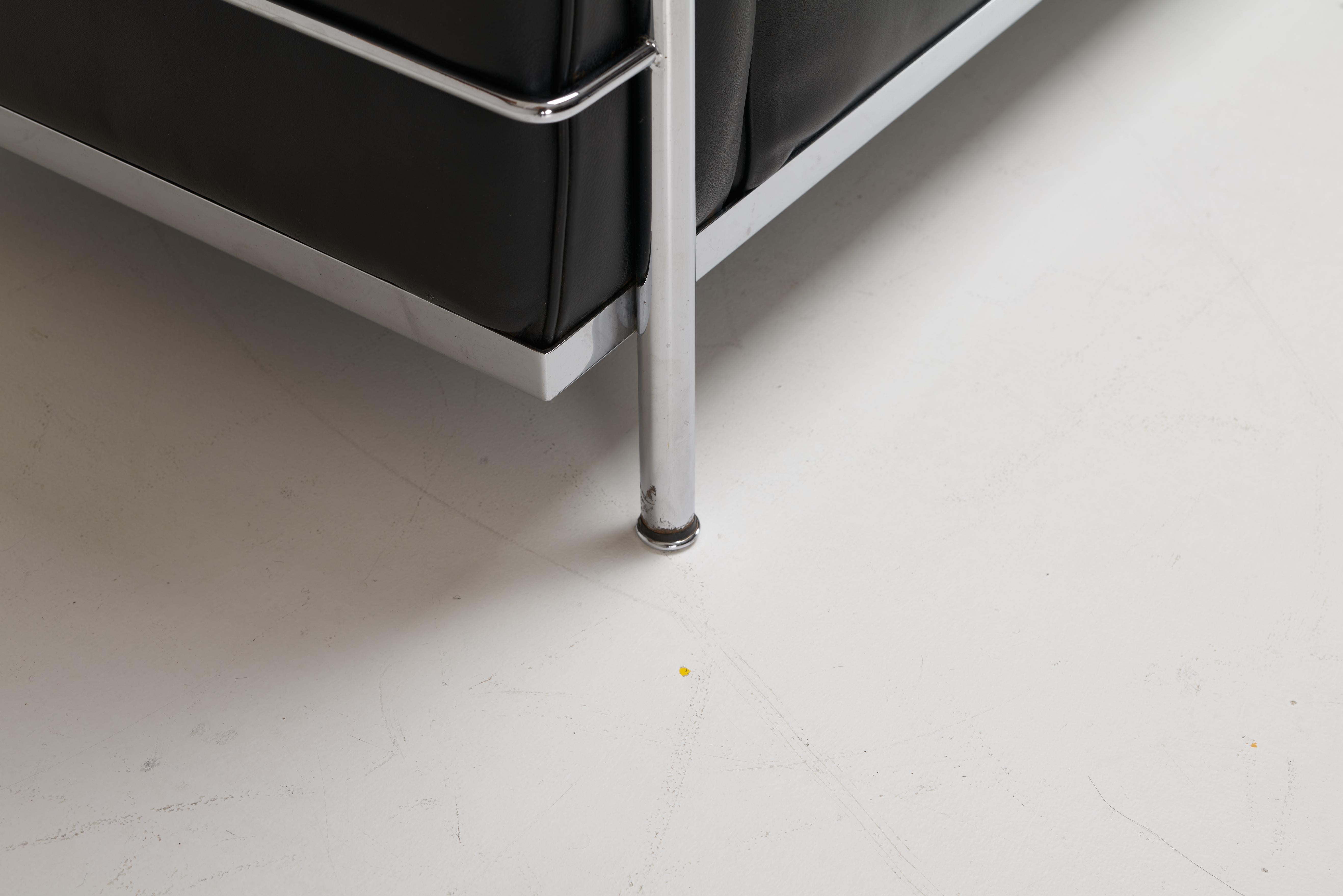 Le Corbusier, Pierre Jeanneret & Charlotte Perriand, Sofá Cassina LC3, años 80 en venta 2
