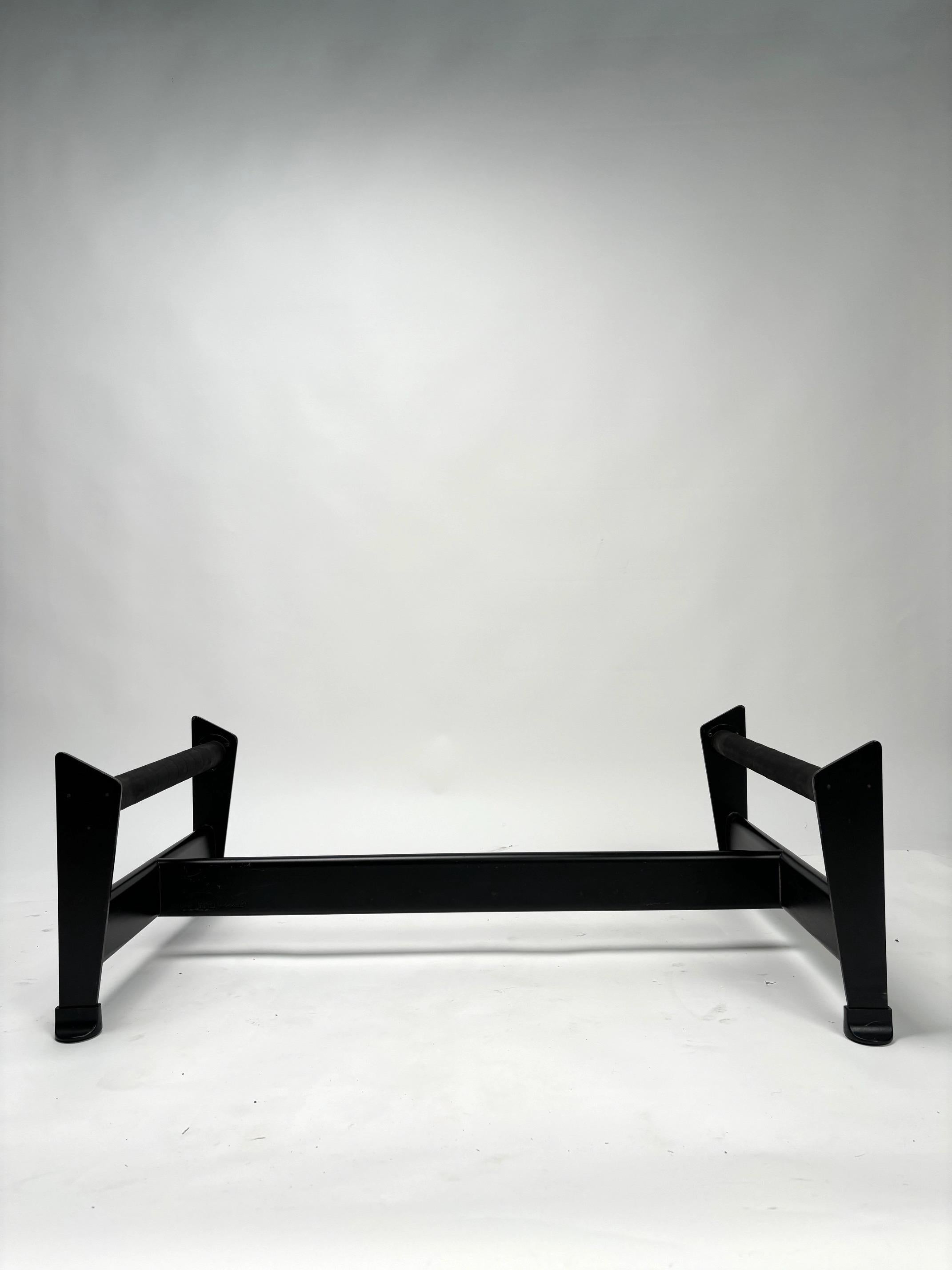 Metallo Le Corbusier, Pierre Jeanneret, Charlotte Perriand Chaise Longue LC4 per Cassina