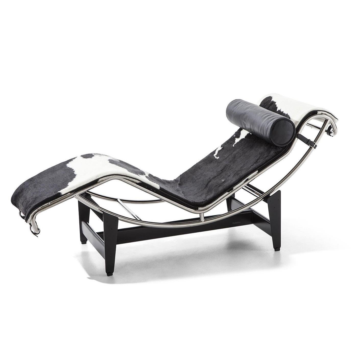 Chaise lounge designed by Le Corbusier, Pierre Jeanneret, Charlotte Perriand in 1928.
Manufactured by Cassina in Italy.

Chaise lounge with adjustable polished trivalent chrome plated (CR3) steel frame. Black enamel steel base.

Designed in