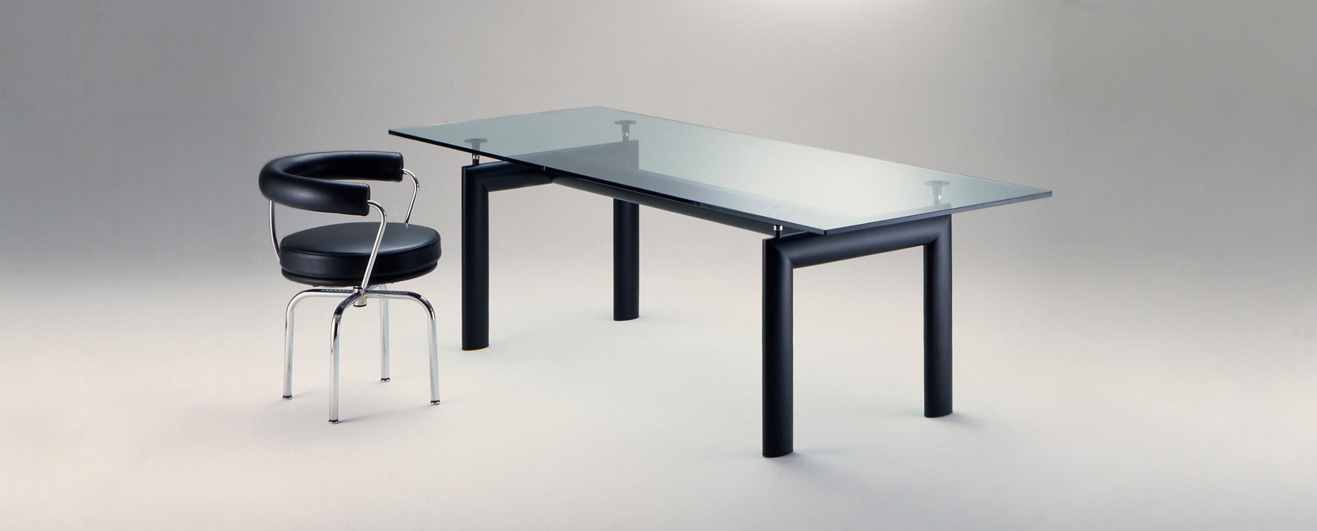 Le Corbusier, Pierre Jeanneret, Charlotte Perriand, Lc6 Tisch von Cassina (Moderne der Mitte des Jahrhunderts) im Angebot