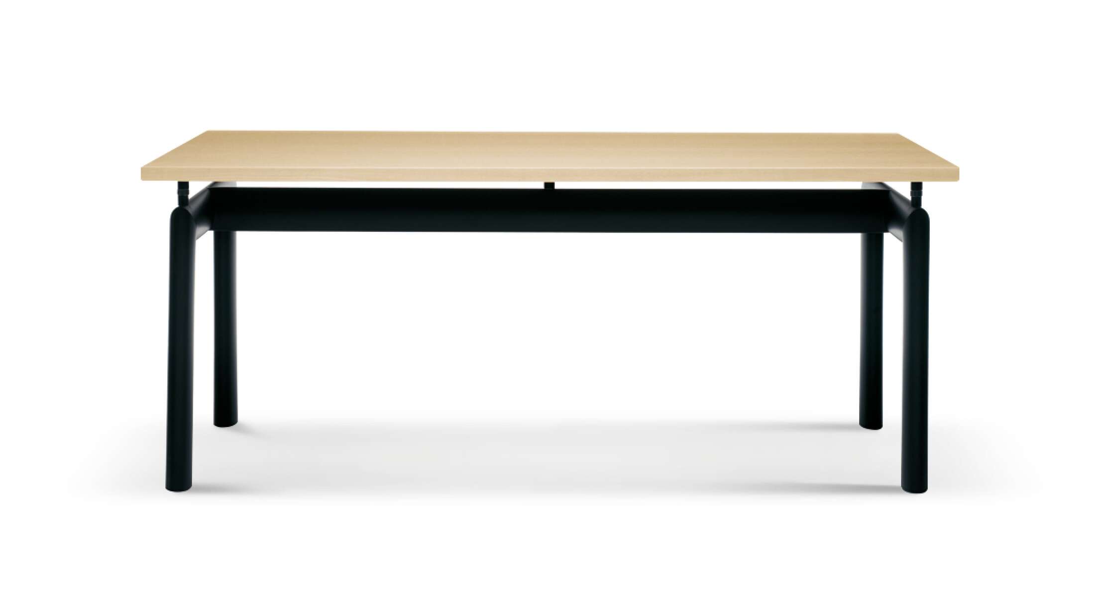 Les prix varient en fonction du matériau/de la finition de la table. 

Table conçue par Le Corbusier, Pierre Jeanneret, Charlotte Perriand en 1928. Relancé par Cassina en 1974. Fabriqué par Cassina en Italie.