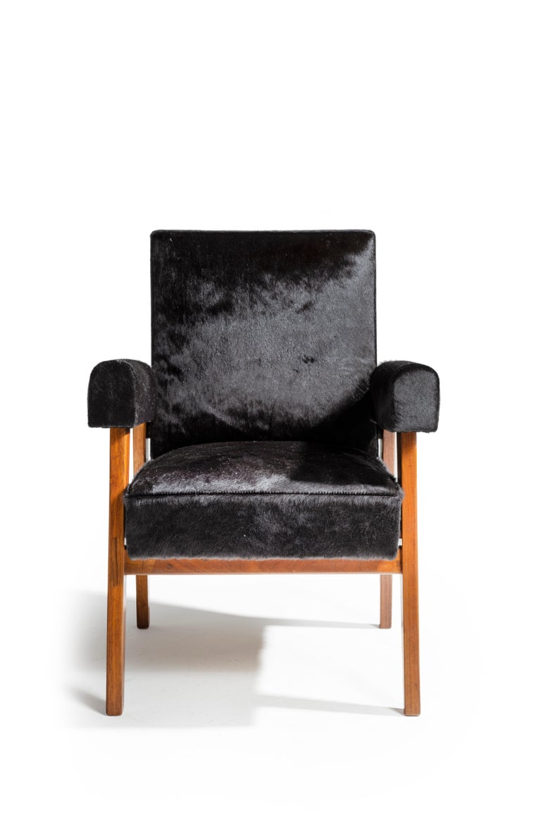 Le Corbusier + Pierre Jeanneret
LC/PJ-SI-41-A
Important: Vintage collector's item for sale with guaranteed authenticity. 
Armchair called “Advocate and Press Chair”, circa 1955-1956
Solid teak, black cow skins
Common Le Corbusier and Pierre