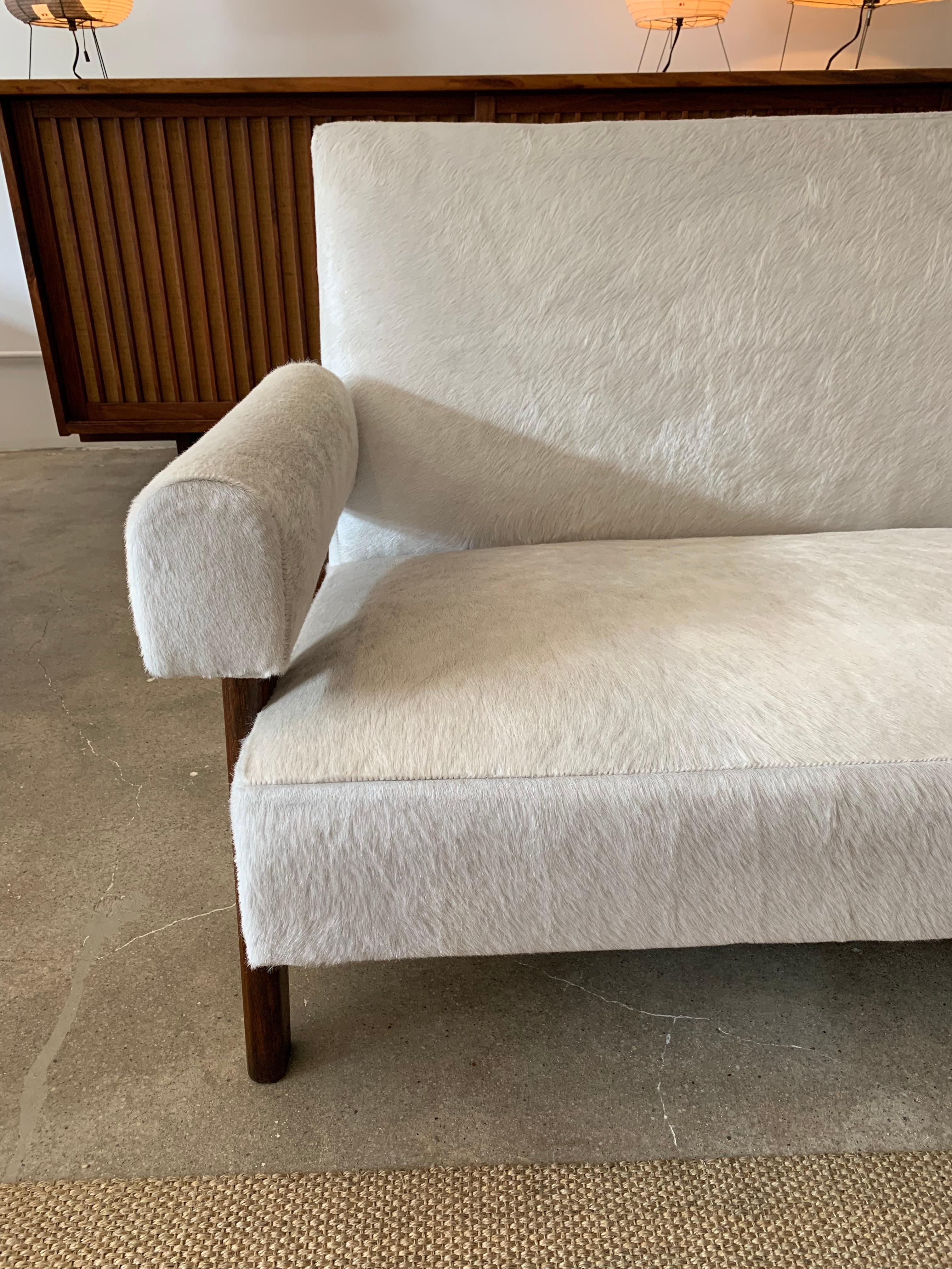 Le Corbusier & Pierre Jeanneret Rare Sofa from Chandigarh In Excellent Condition In Brooklyn, NY