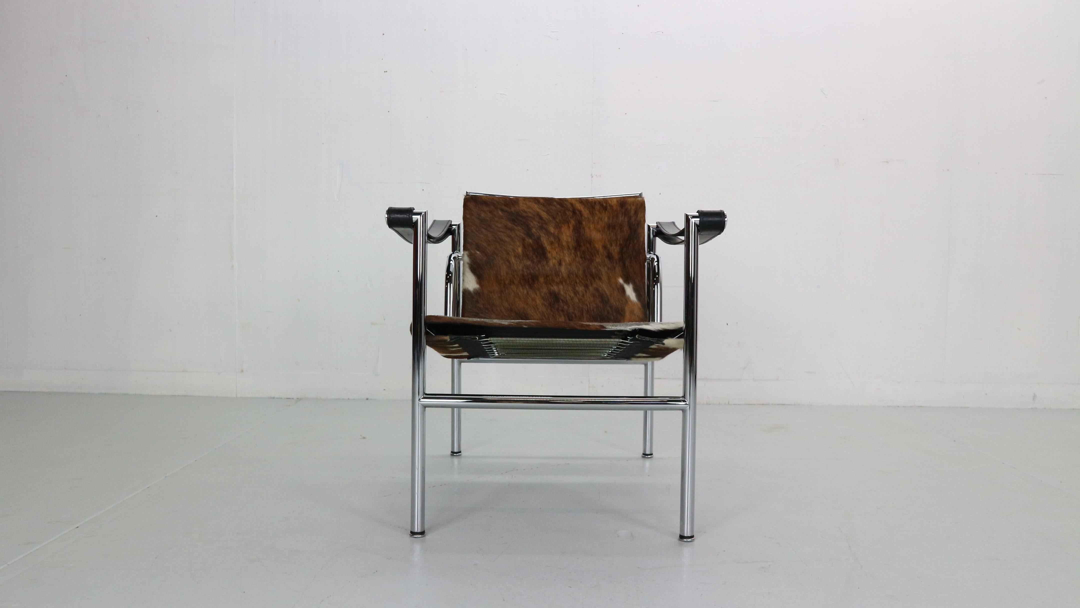 Armchair designed by Le Corbusier, Pierre Jeanneret and Charlotte Perriand and manufactured for Cassina, famous Italian furniture manufacture in 1970s period.
Model number LC1, originally signed on the frame of the chair.
Chrome tubular frame and