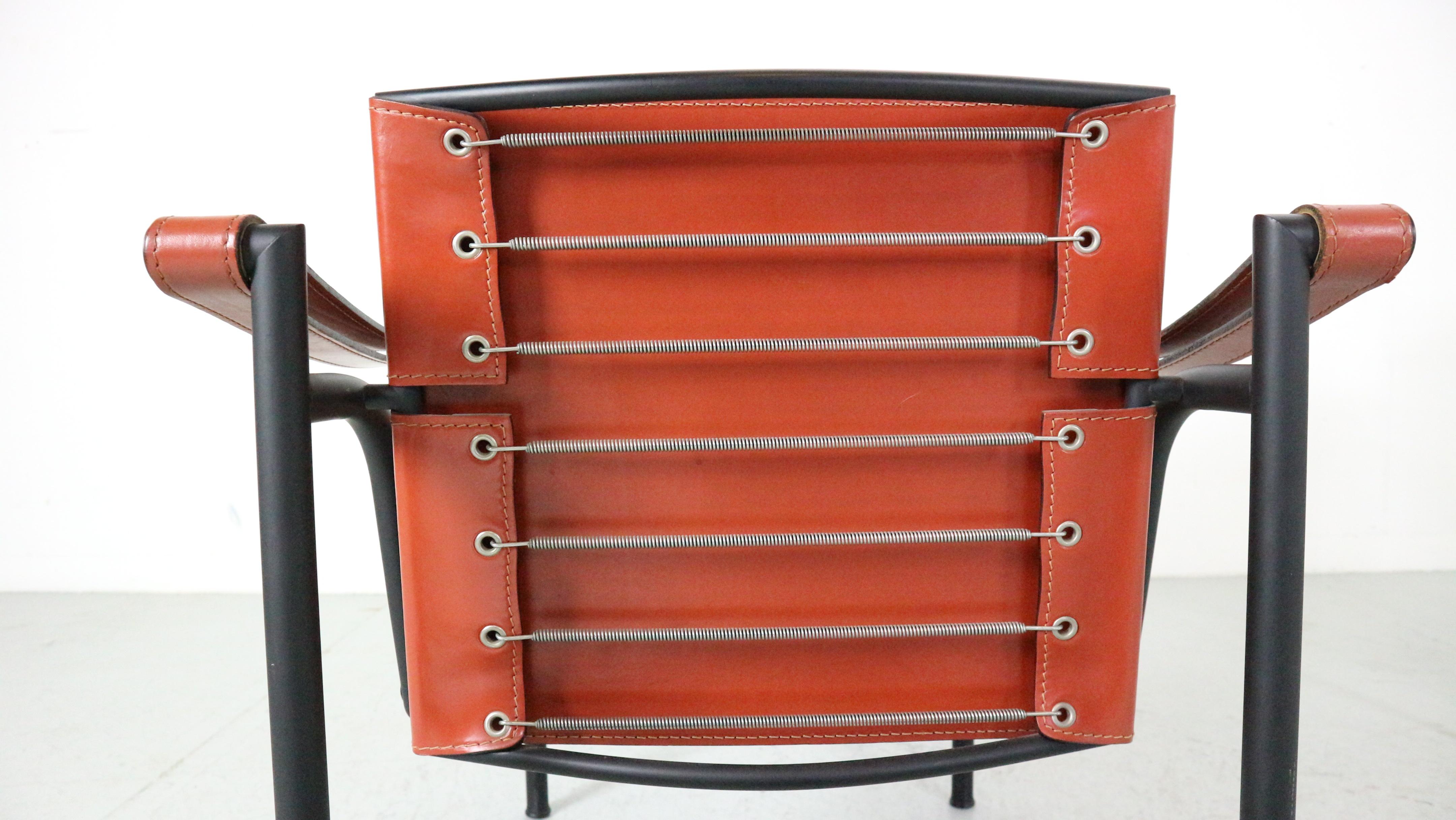 Ensemble de 2 fauteuils en cuir d'origine Le Corbusier, modèle LC1 pour Cassina, années 1970 7
