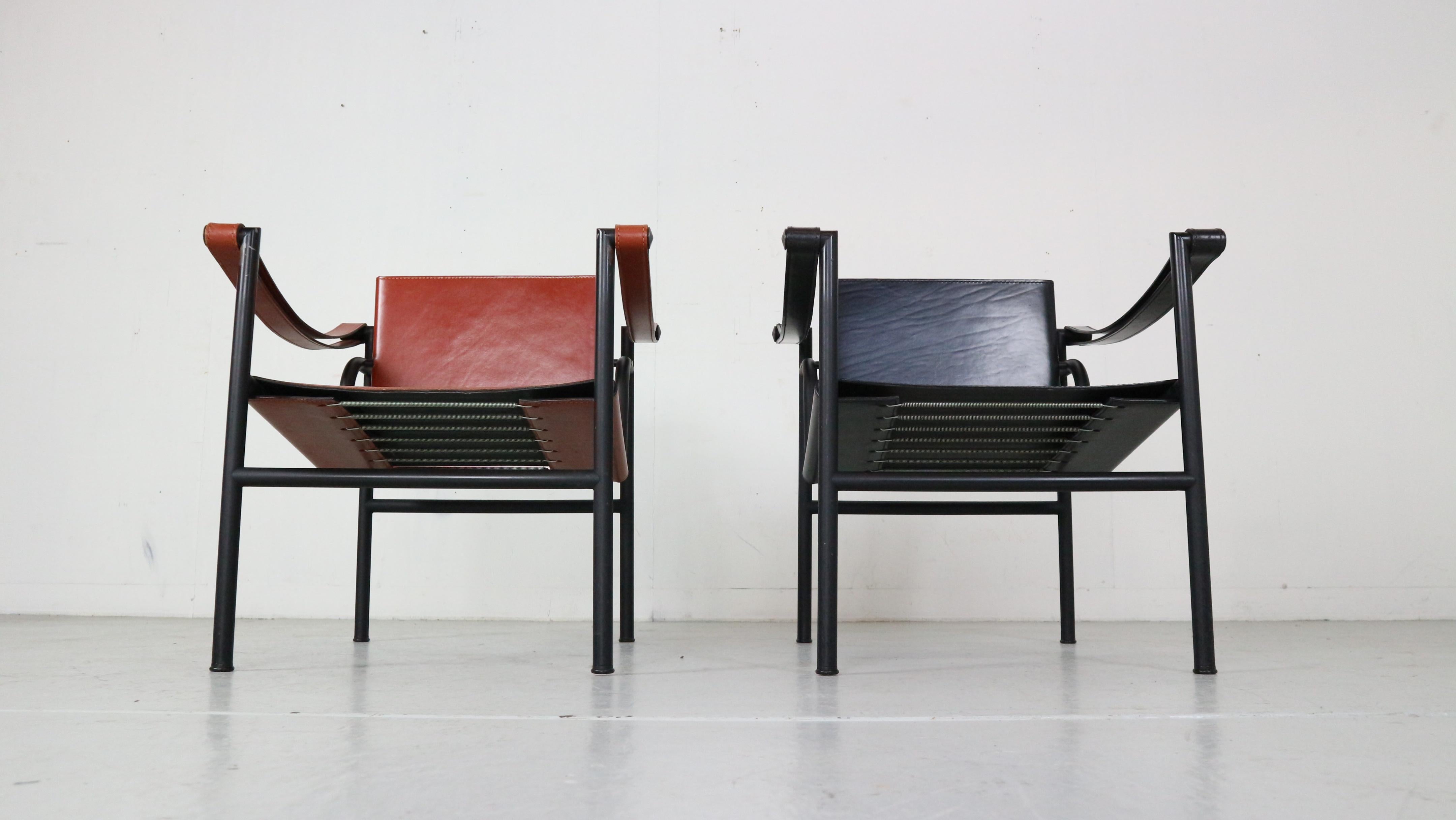 Le Corbusier Set of 2 Original Leather Armchairs Model, LC1 for Cassina, 1970's In Good Condition In The Hague, NL