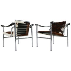 Le Corbusier Satz von 2 Ponyfell-Sesseln Modell-LC1 für Cassina:: 1970er Jahre:: Italien
