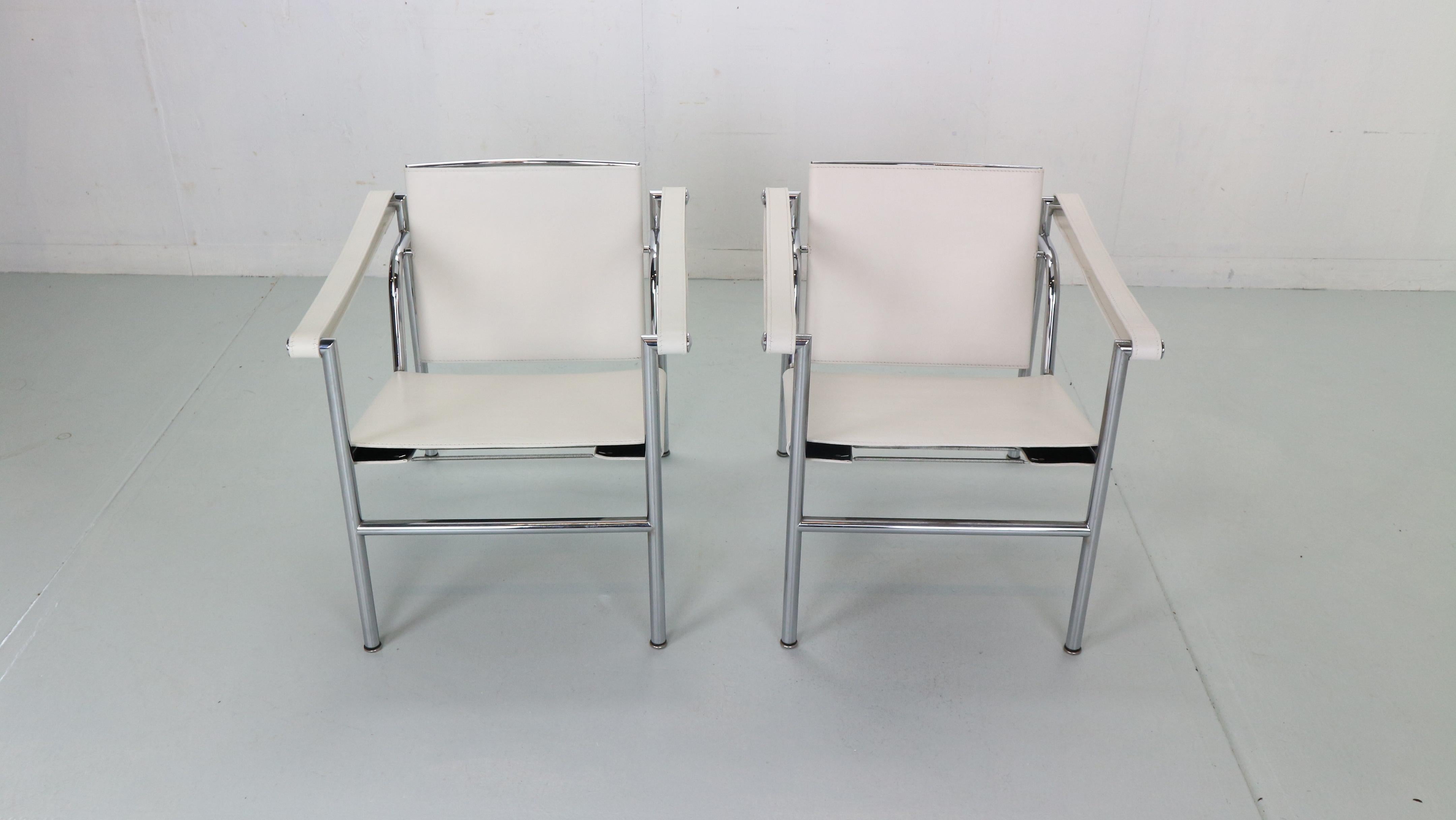 Mid-Century Modern Le Corbusier Set of 2 White Leather Armchairs Model, LC1 for Cassina, 1970s