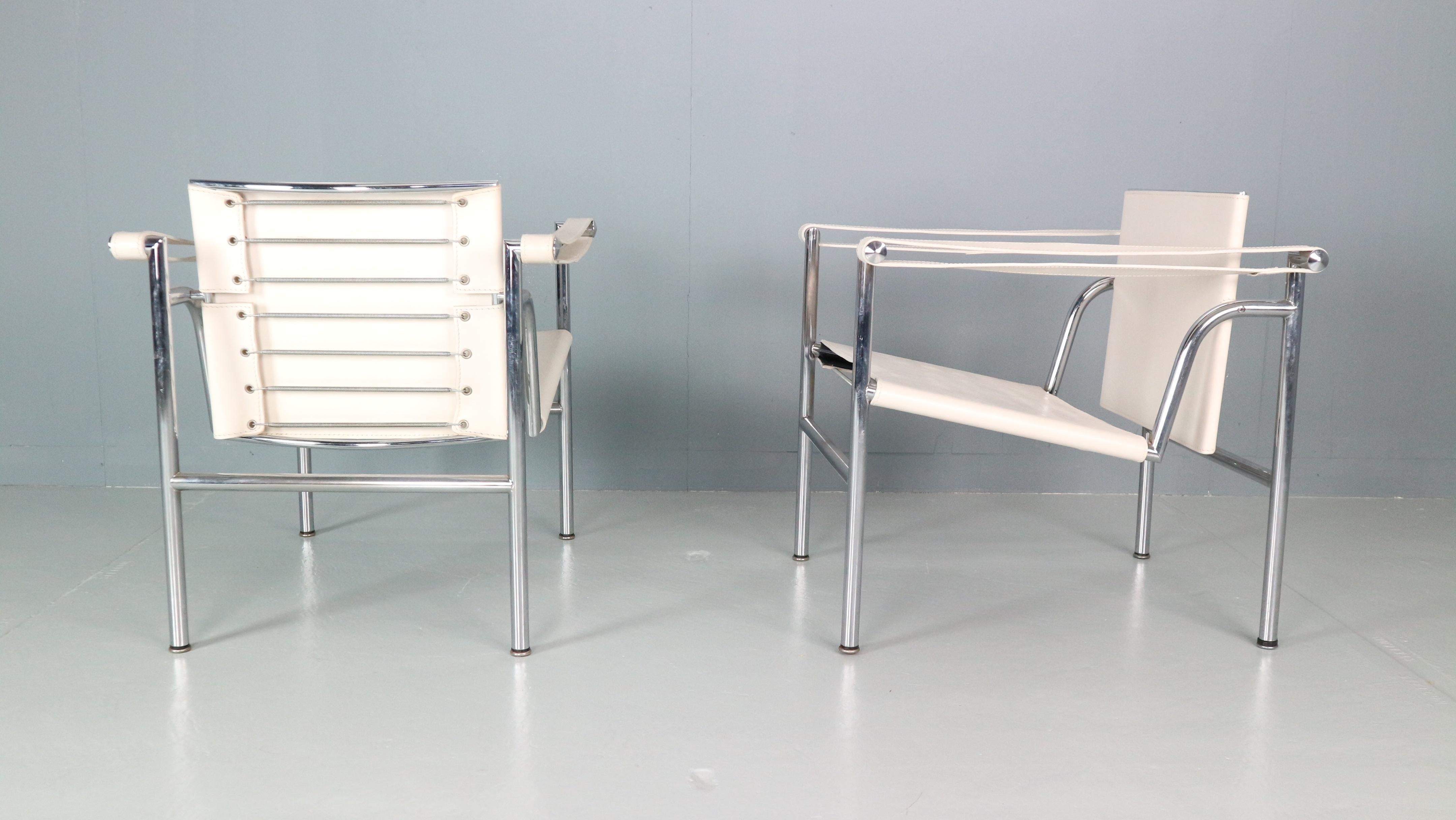 Italian Le Corbusier Set of 2 White Leather Armchairs Model, LC1 for Cassina, 1970s For Sale
