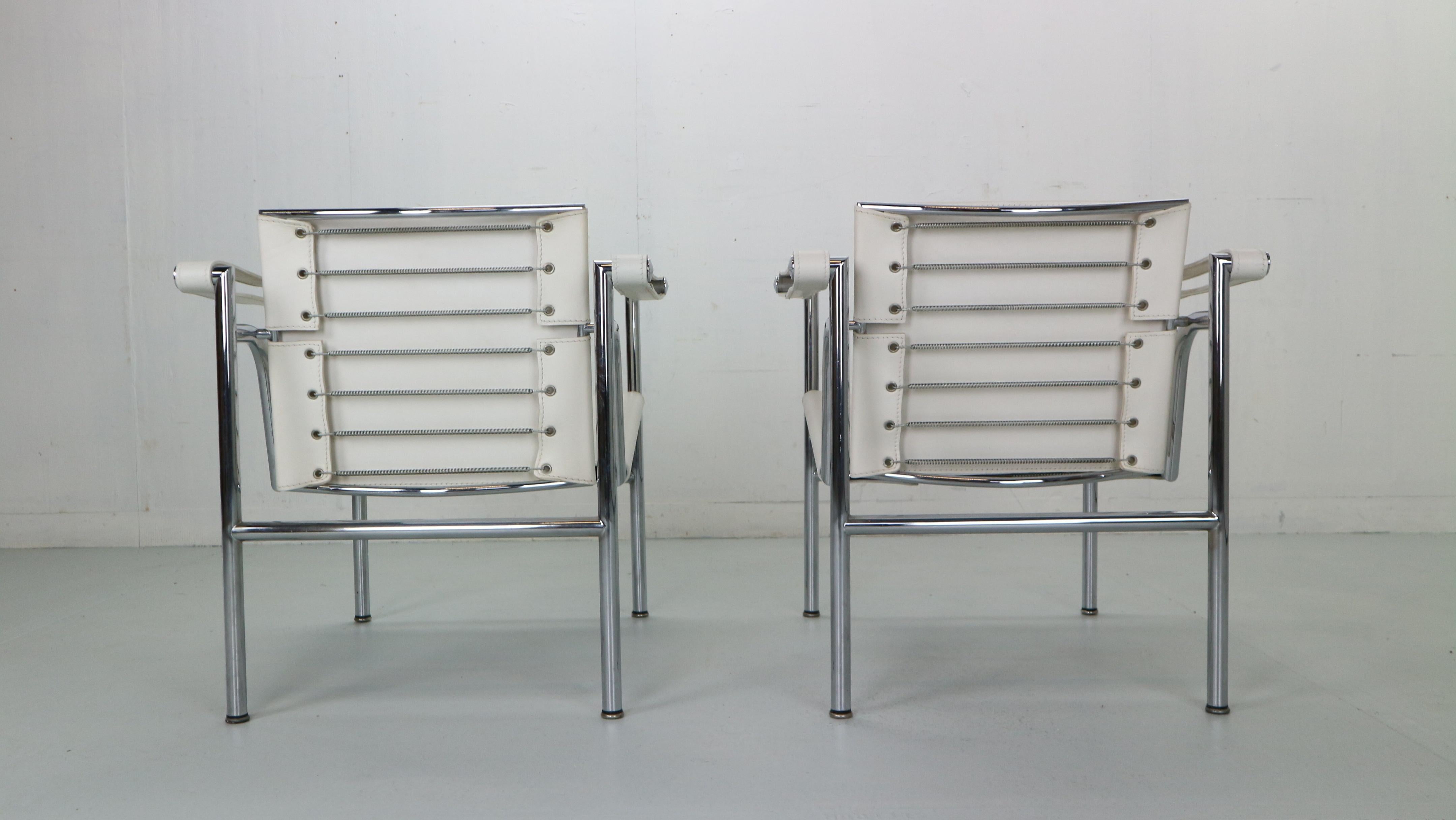 Late 20th Century Le Corbusier Set of 2 White Leather Armchairs Model, LC1 for Cassina, 1970s