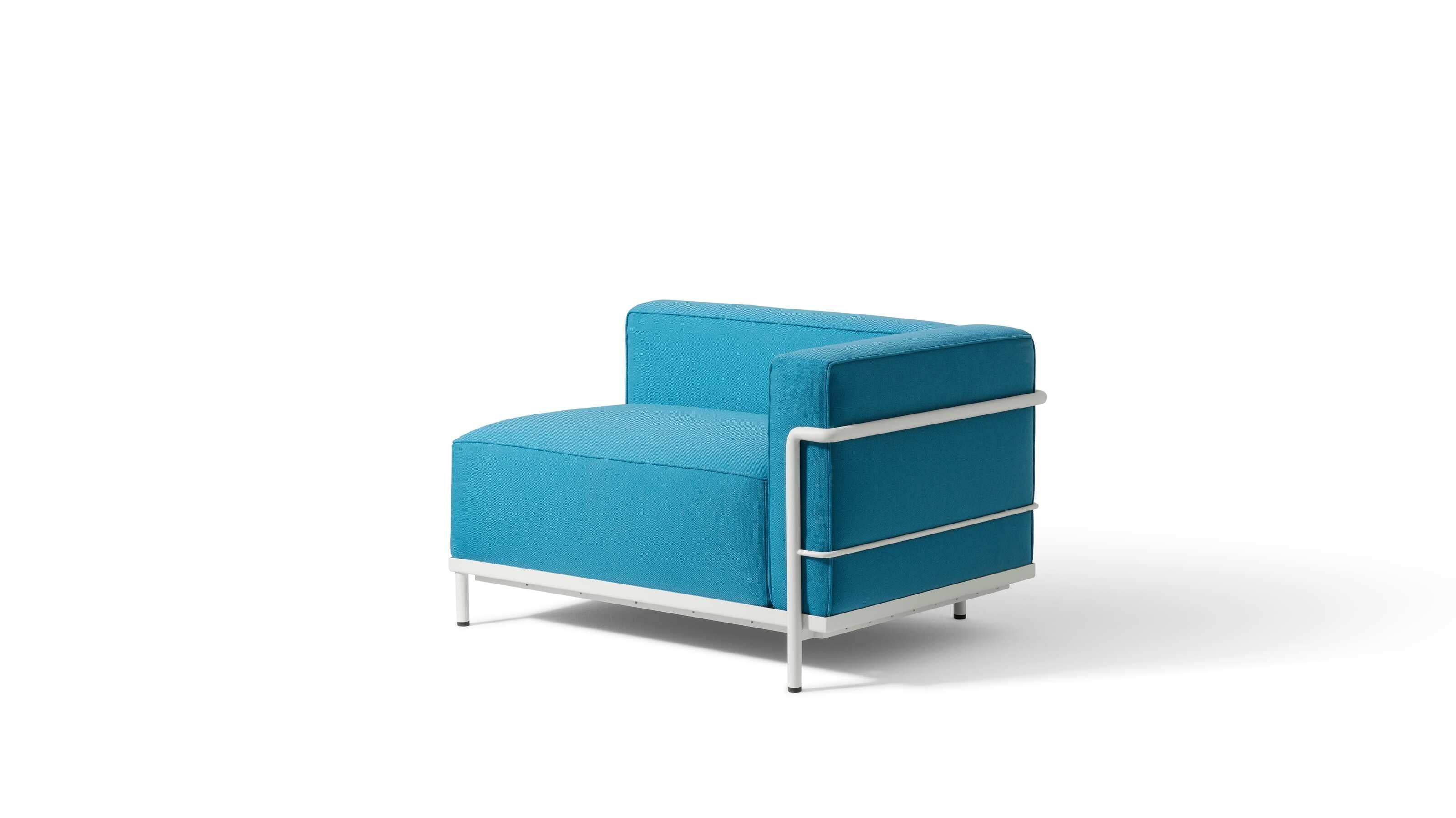 Mid-Century Modern Le Corbusier Set of Two 3 Fauteuil Grand Confort, Méridienne Outdoor Armchair en vente