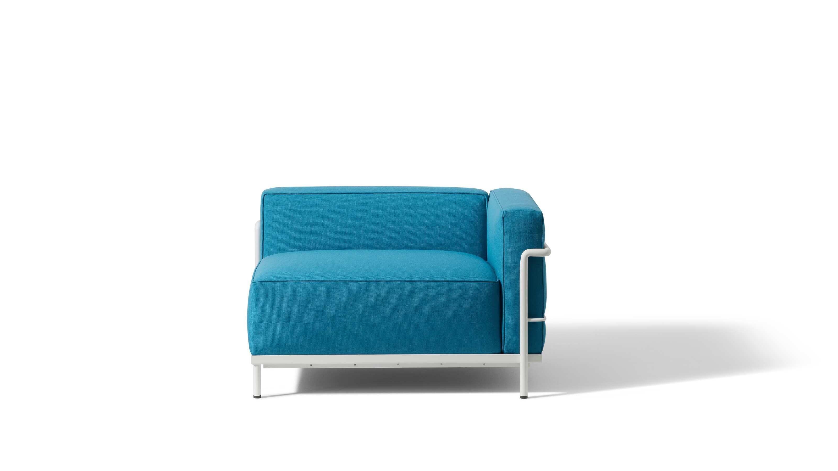 XXIe siècle et contemporain Le Corbusier Set of Two 3 Fauteuil Grand Confort, Méridienne Outdoor Armchair en vente