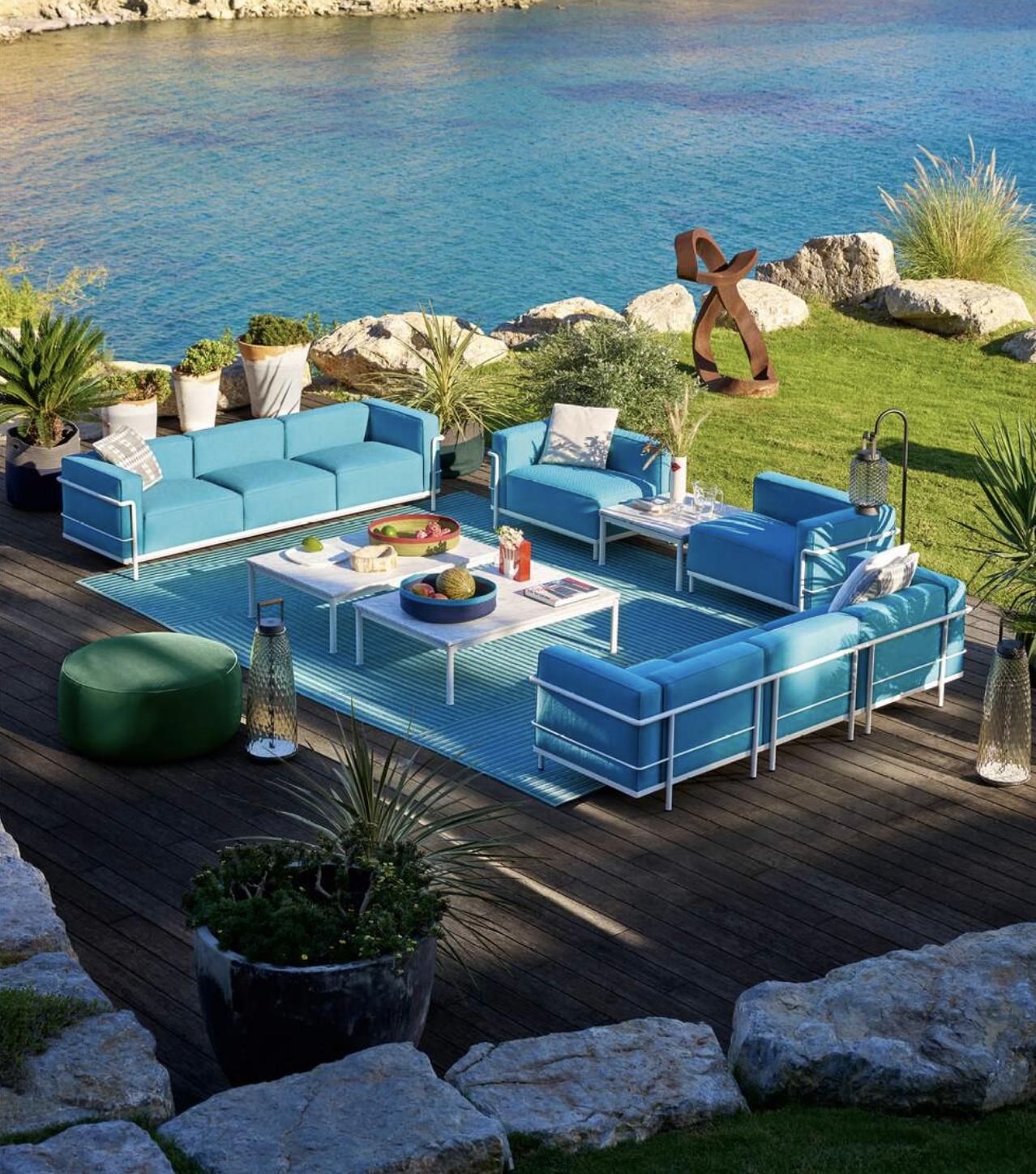 Le Corbusier Set of Two 3 Fauteuil Grand Confort, Méridienne Outdoor Armchair en vente 1