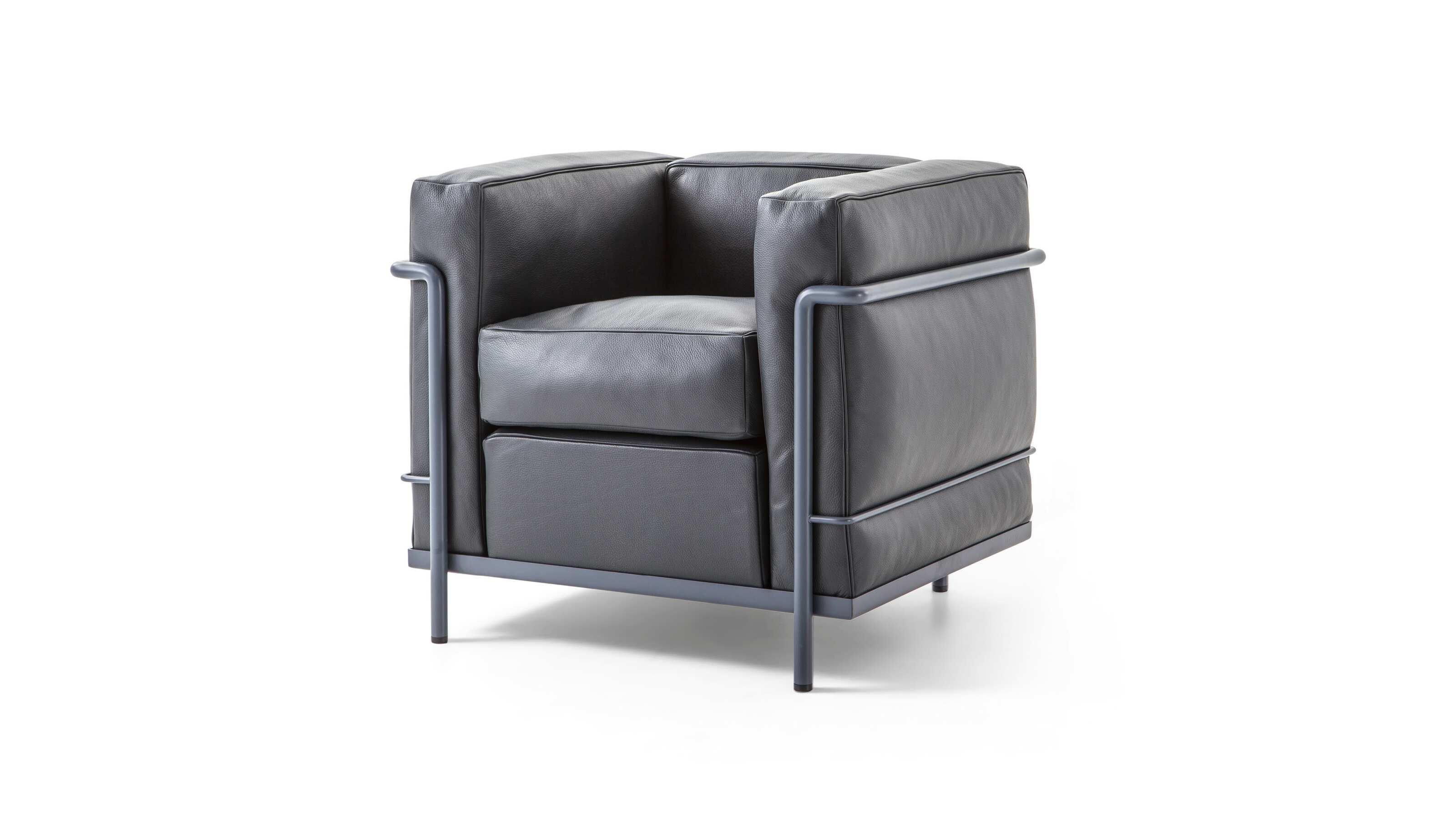 Le Corbusier Juego de dos Fauteuil Grand Confort, Sillón Petit Modèle Moderno de mediados de siglo en venta