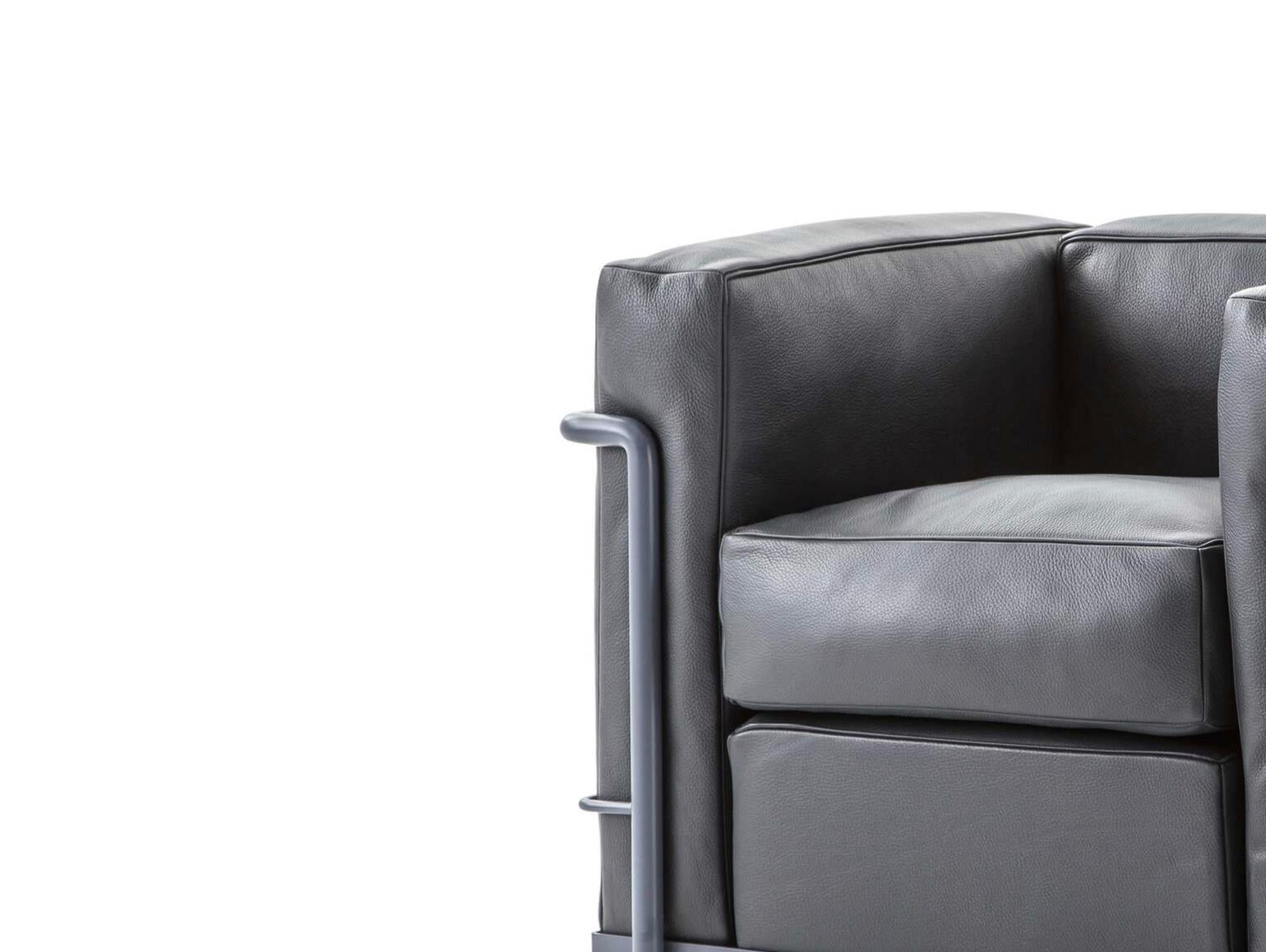 Le Corbusier Juego de dos Fauteuil Grand Confort, Sillón Petit Modèle Italiano en venta