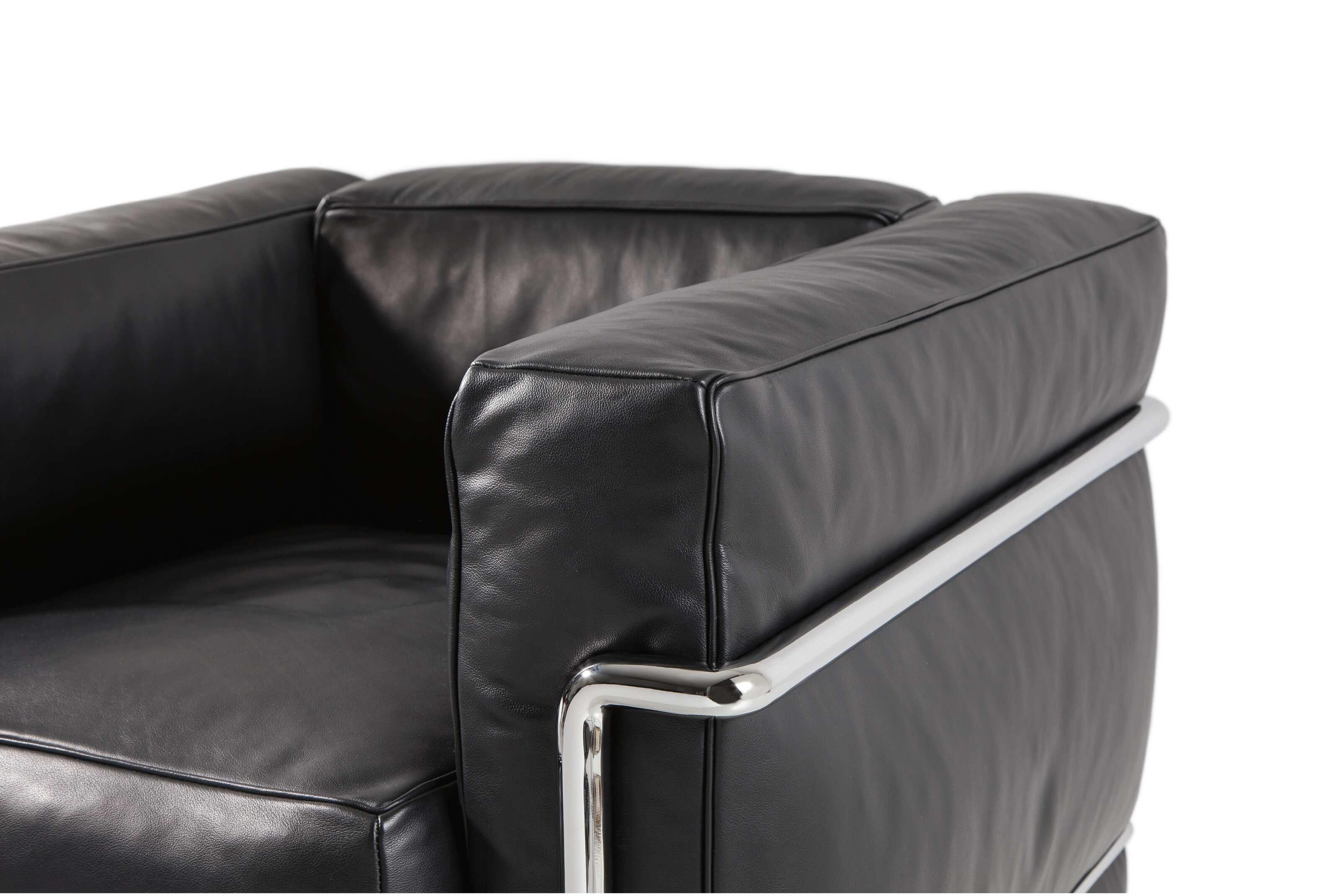 Le Corbusier Juego de dos Fauteuil Grand Confort, Sillón Petit Modèle Siglo XXI y contemporáneo en venta