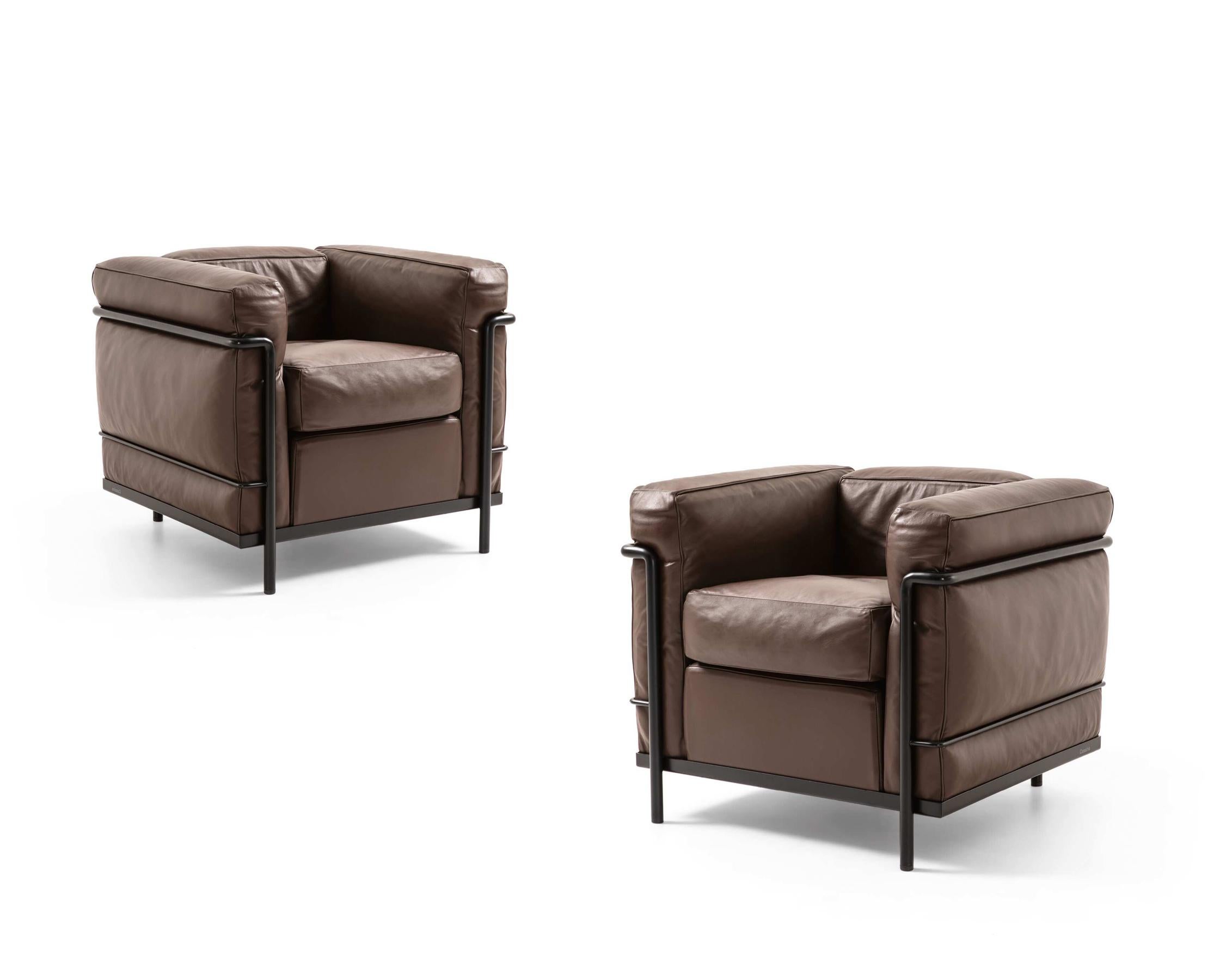 Le Corbusier Set di due poltrone Fauteuil Grand Confort, Petit Modèle 

Uno stile senza tempo che ha scritto il proprio capitolo nella storia del design, diventando un'icona di fama mondiale. Perfetta oggi in qualsiasi contesto residenziale o