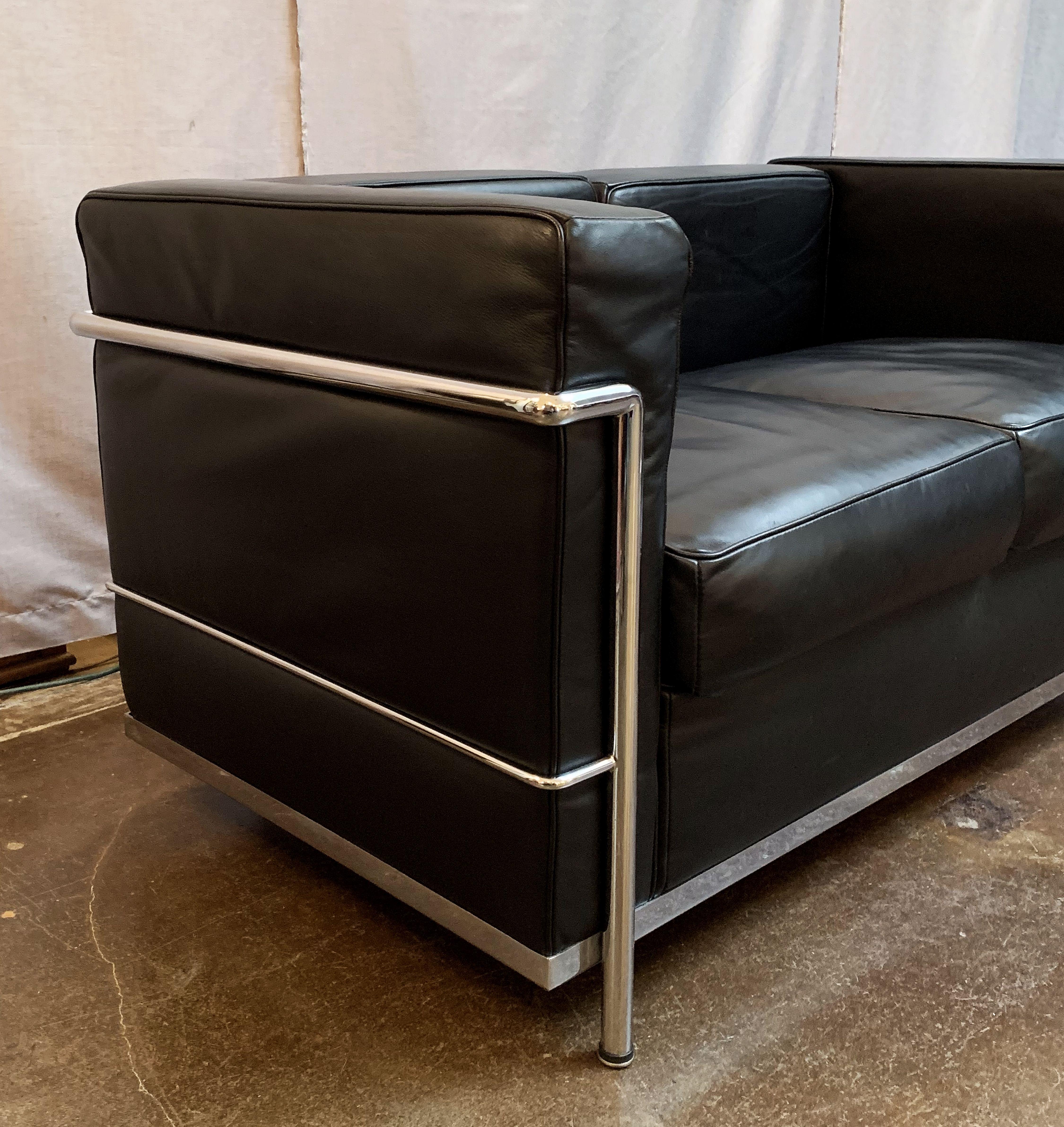 Le Corbusier Style Black Leather and Chrome Two-Seat Sofa In Good Condition In Austin, TX