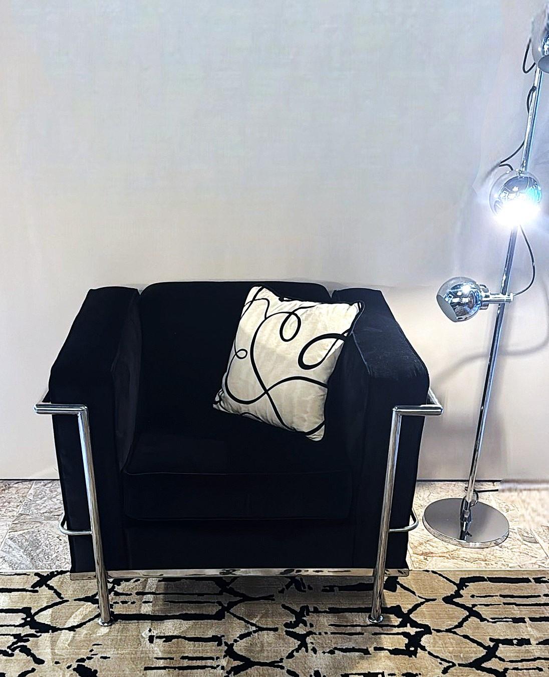 Le Corbusier Style Italian Armchair in Black Velvet with Stainless Steel Frame For Sale 13