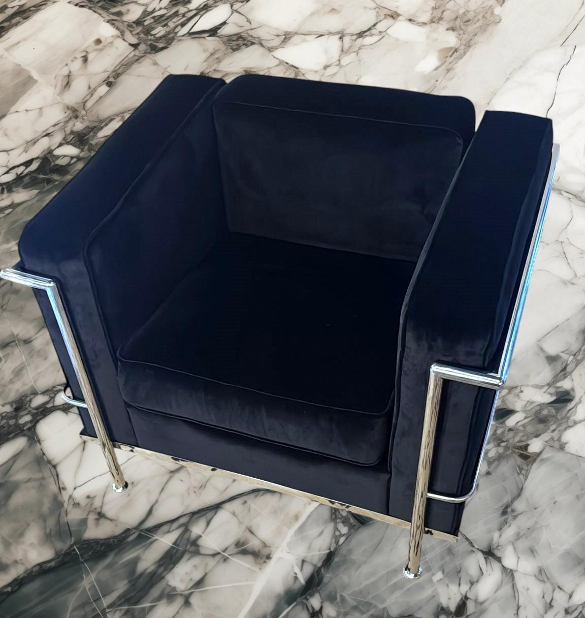 Le Corbusier Style Italian Armchair in Black Velvet with Stainless Steel Frame In Good Condition For Sale In Prato, Tuscany
