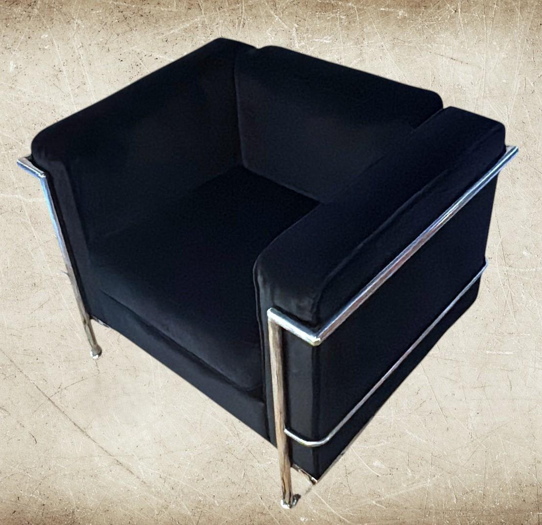 Le Corbusier Style Italian Armchair in Black Velvet with Stainless Steel Frame For Sale 2