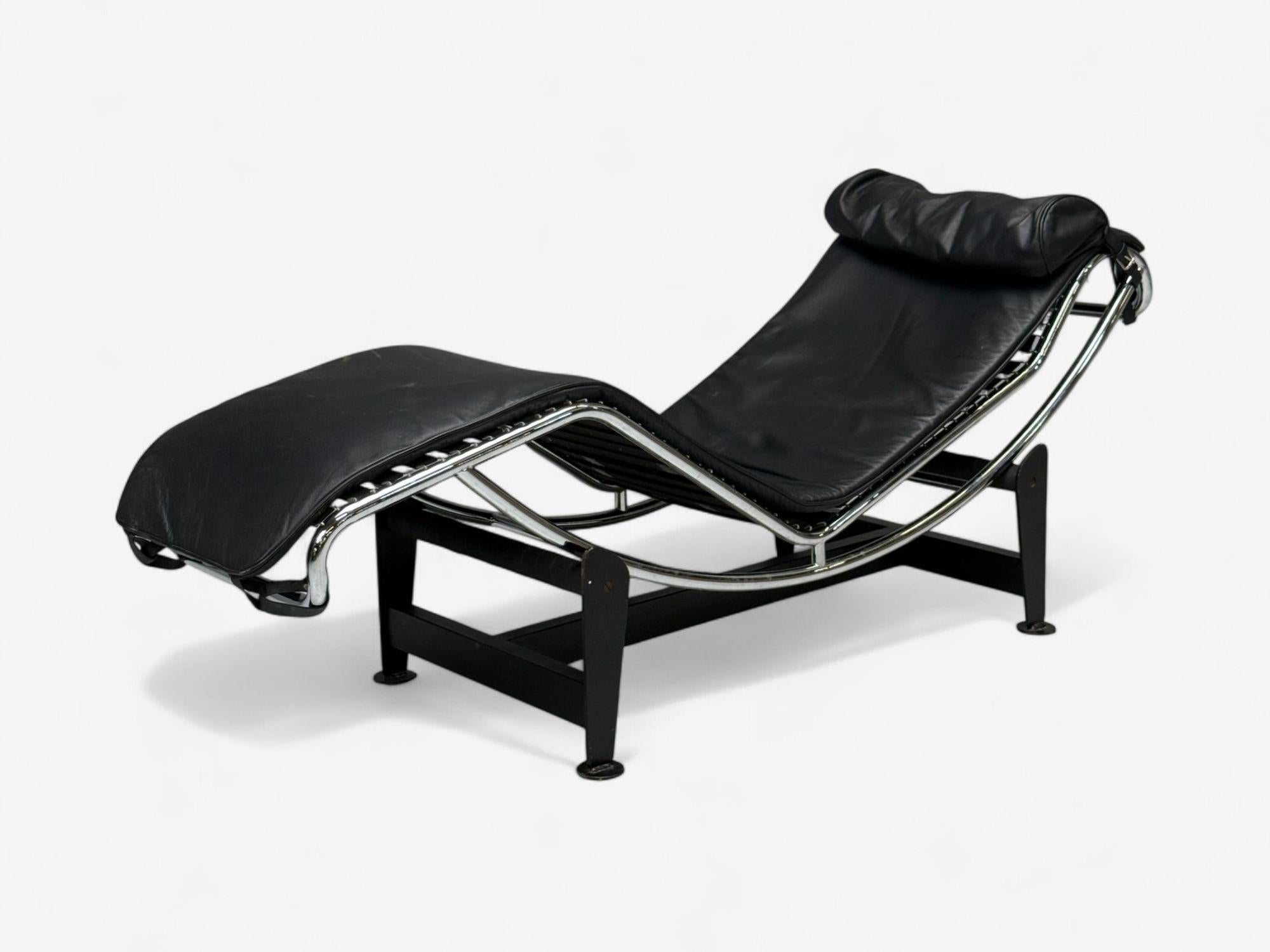Le Corbusier Style, Mid-Century Modern, Black Leather, Chaise Lounge, 20th C. Bon état - En vente à Manhasset, NY