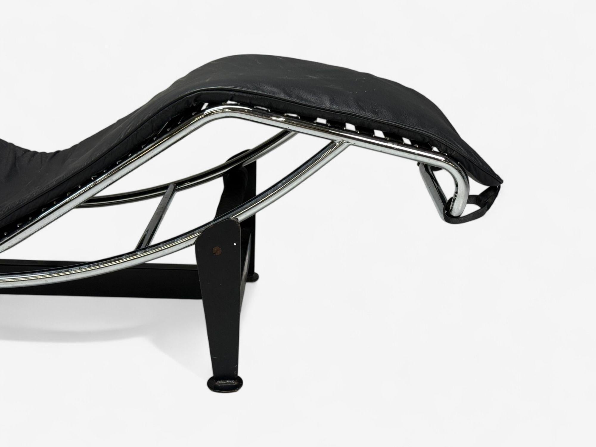 Le Corbusier Style, Mid-Century Modern, Black Leather, Chaise Lounge, 20th C. en vente 2