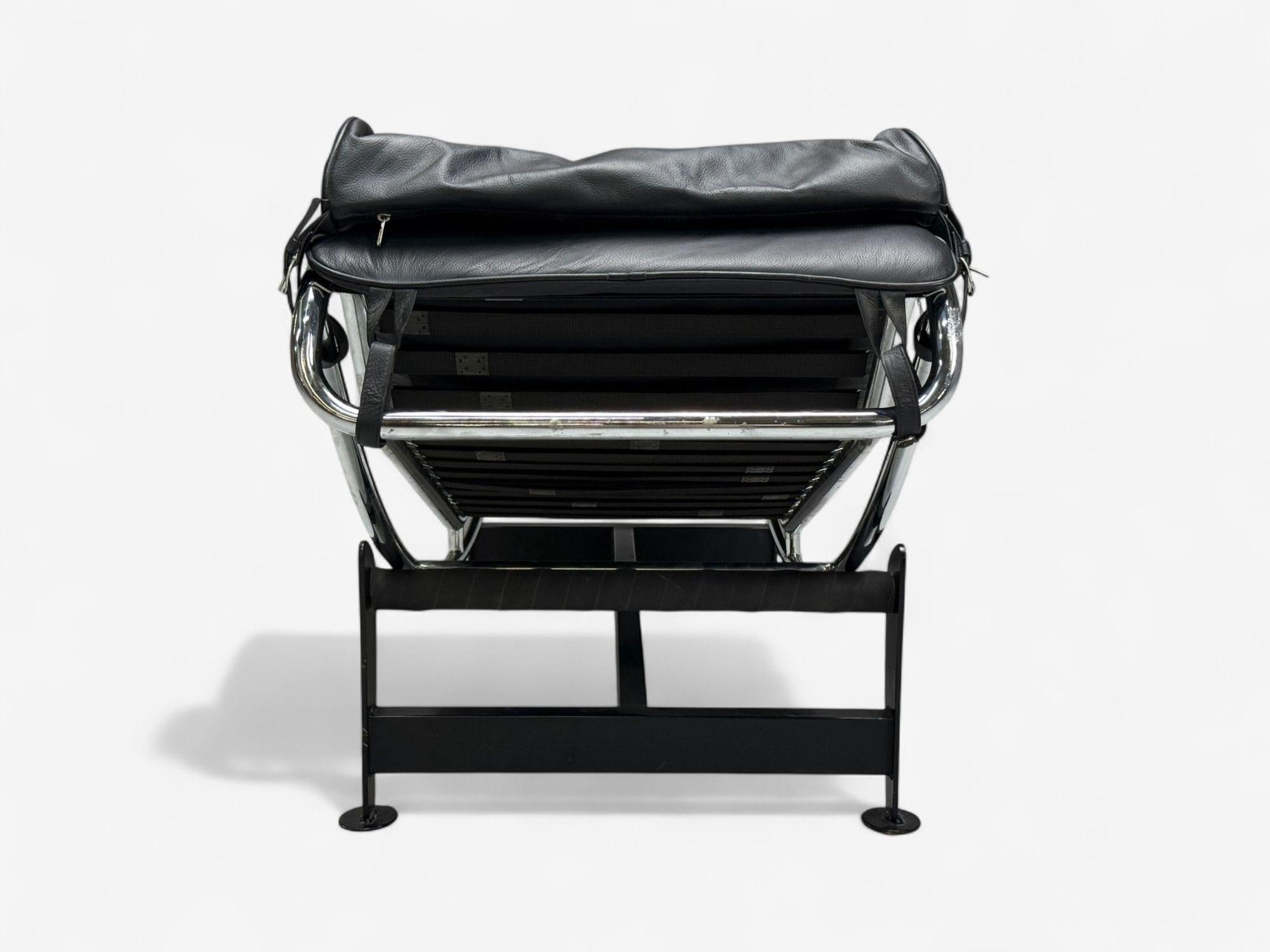 Le Corbusier Style, Mid-Century Modern, Black Leather, Chaise Lounge, 20th C. en vente 3