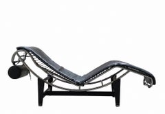 Le Corbusier Style Mod. Chaise longue LC4 en cuir et chrome, Italie, années 1980