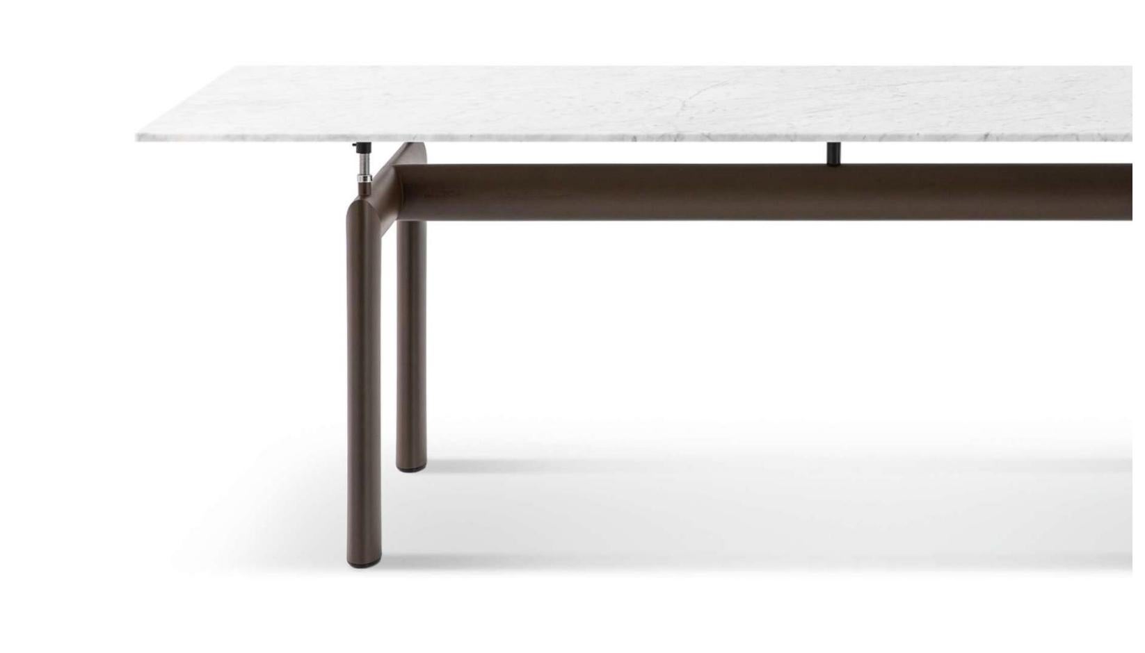 Le Corbusier Tisch Tube d'Avion, Außenbereich für Cassina (Moderne der Mitte des Jahrhunderts) im Angebot