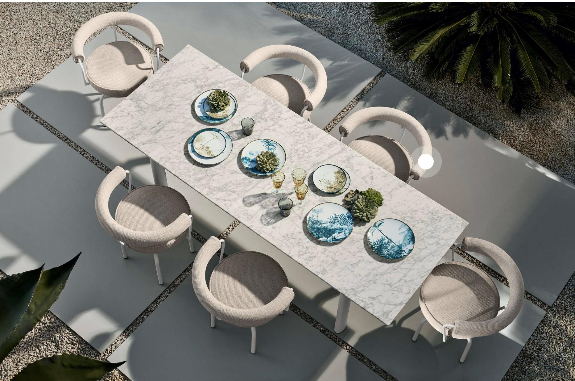 Le Corbusier Tisch Tube d'Avion, Außenbereich für Cassina (Edelstahl) im Angebot