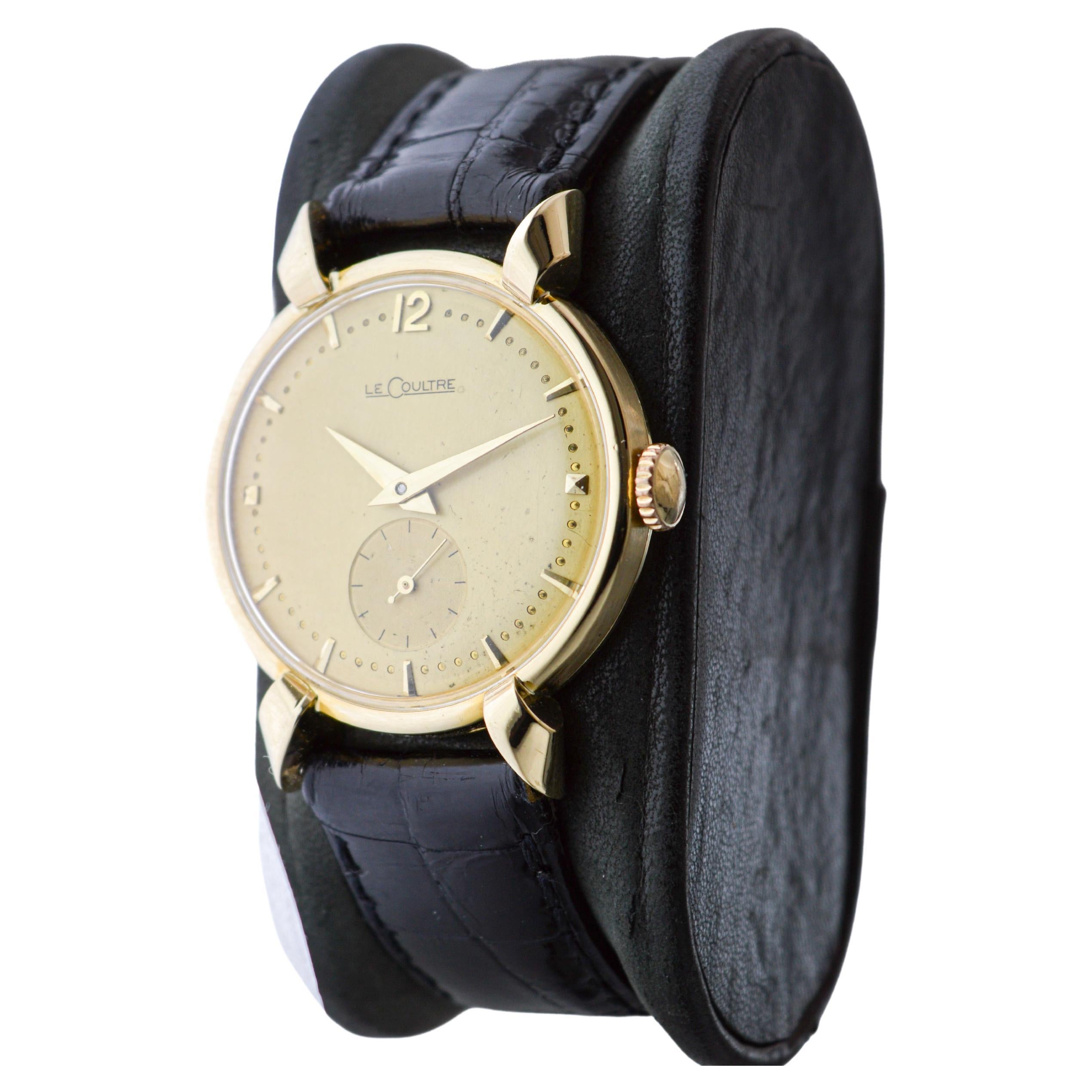 Le Coultre 18Kt Solid Gold Round Art Deco Watch in a Modernist Style 1950's For Sale 1