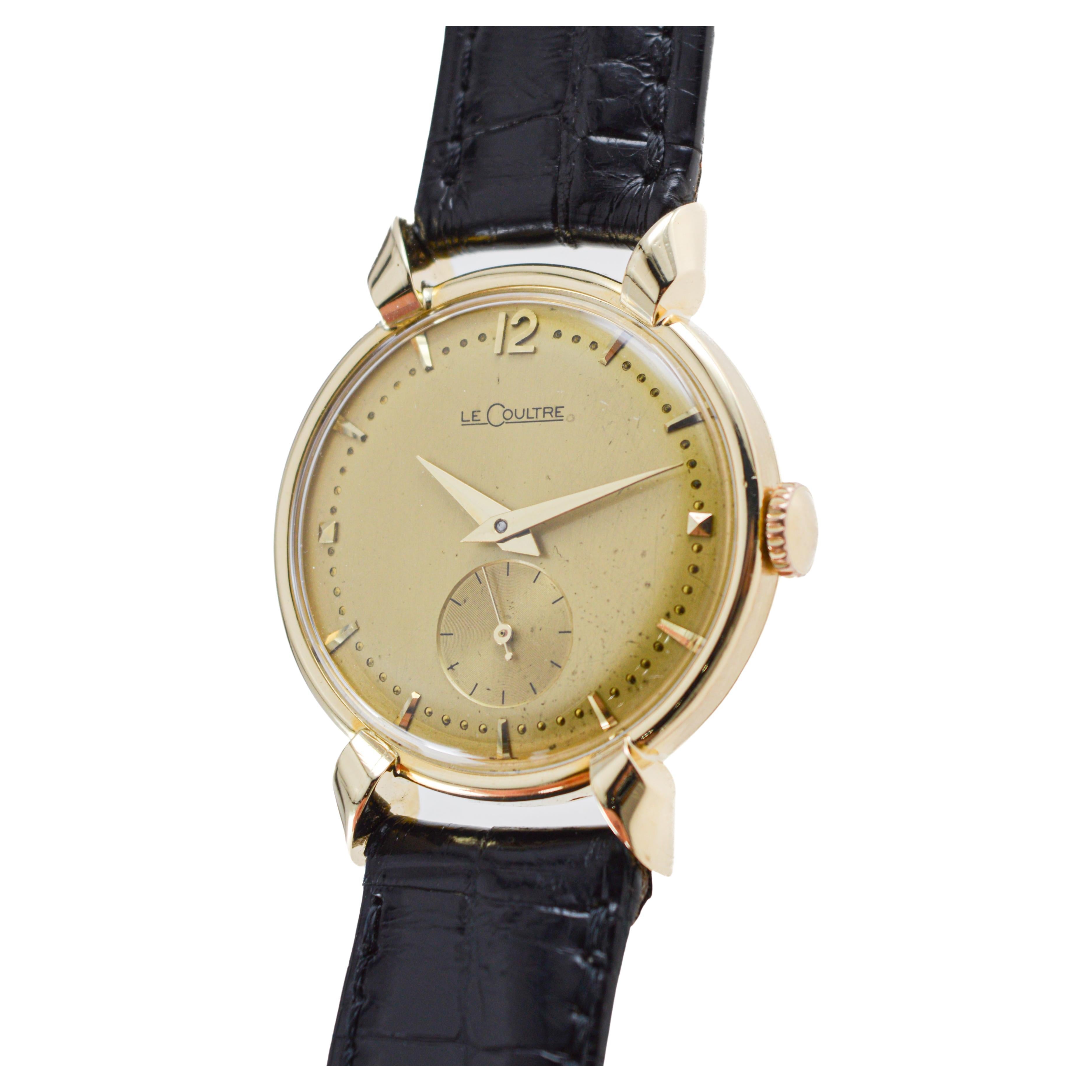 Le Coultre 18Kt Solid Gold Round Art Deco Watch in a Modernist Style 1950's For Sale 3