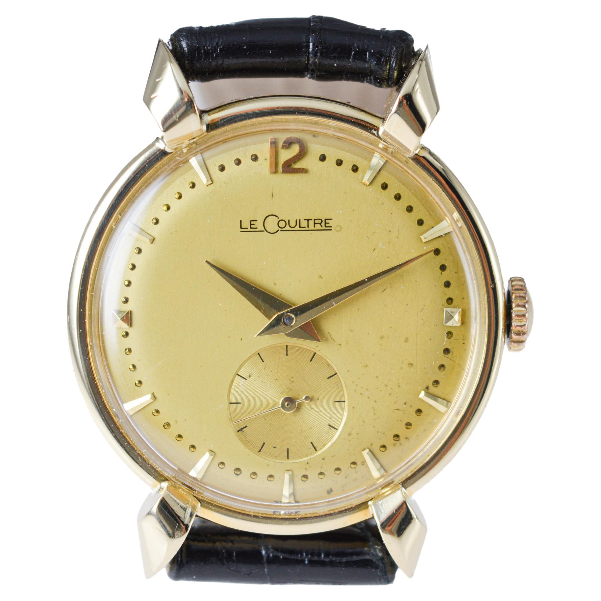 Le Coultre 18Kt Solid Gold Round Art Deco Watch in a Modernist Style 1950's For Sale 4