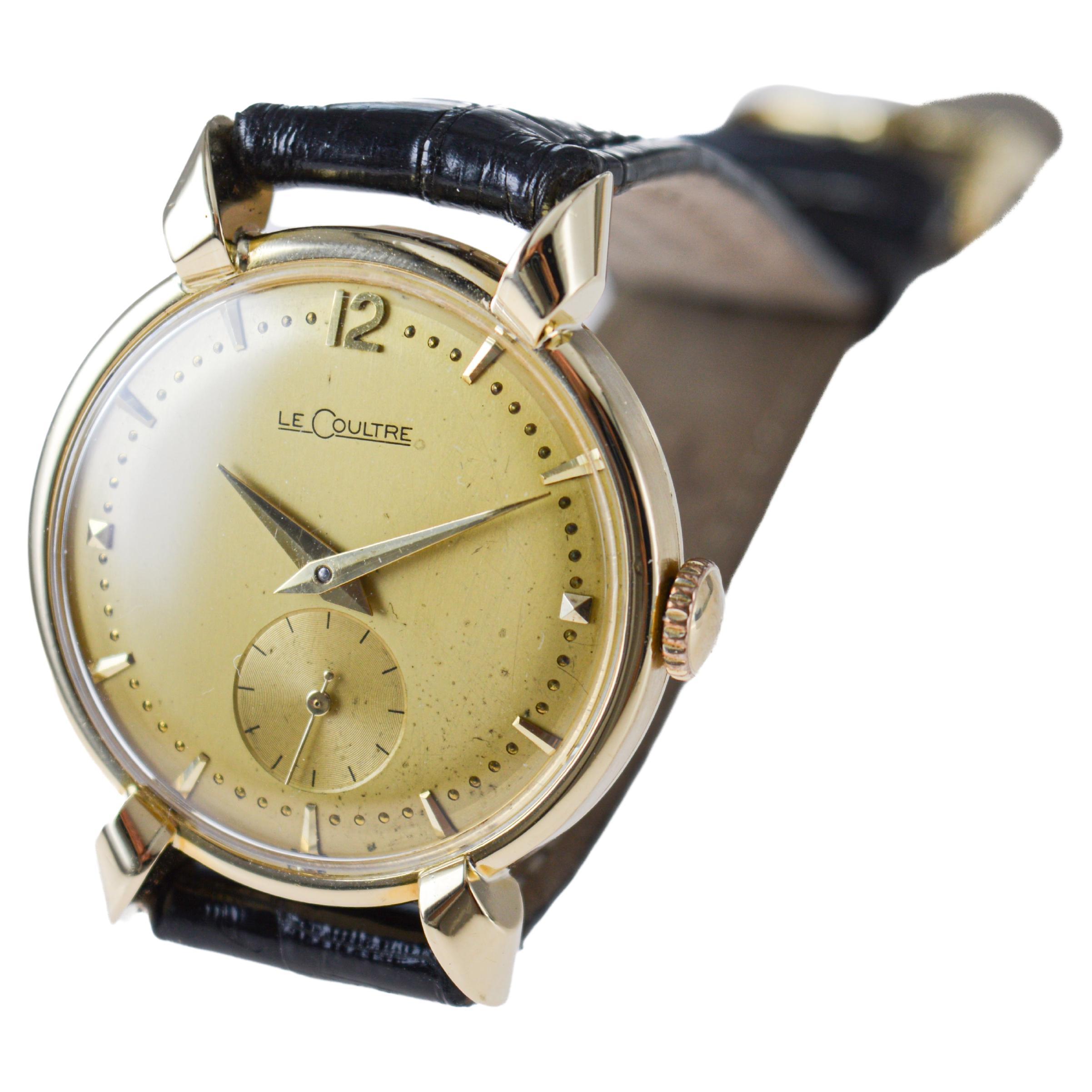 Le Coultre 18Kt Solid Gold Round Art Deco Watch in a Modernist Style 1950's For Sale 5