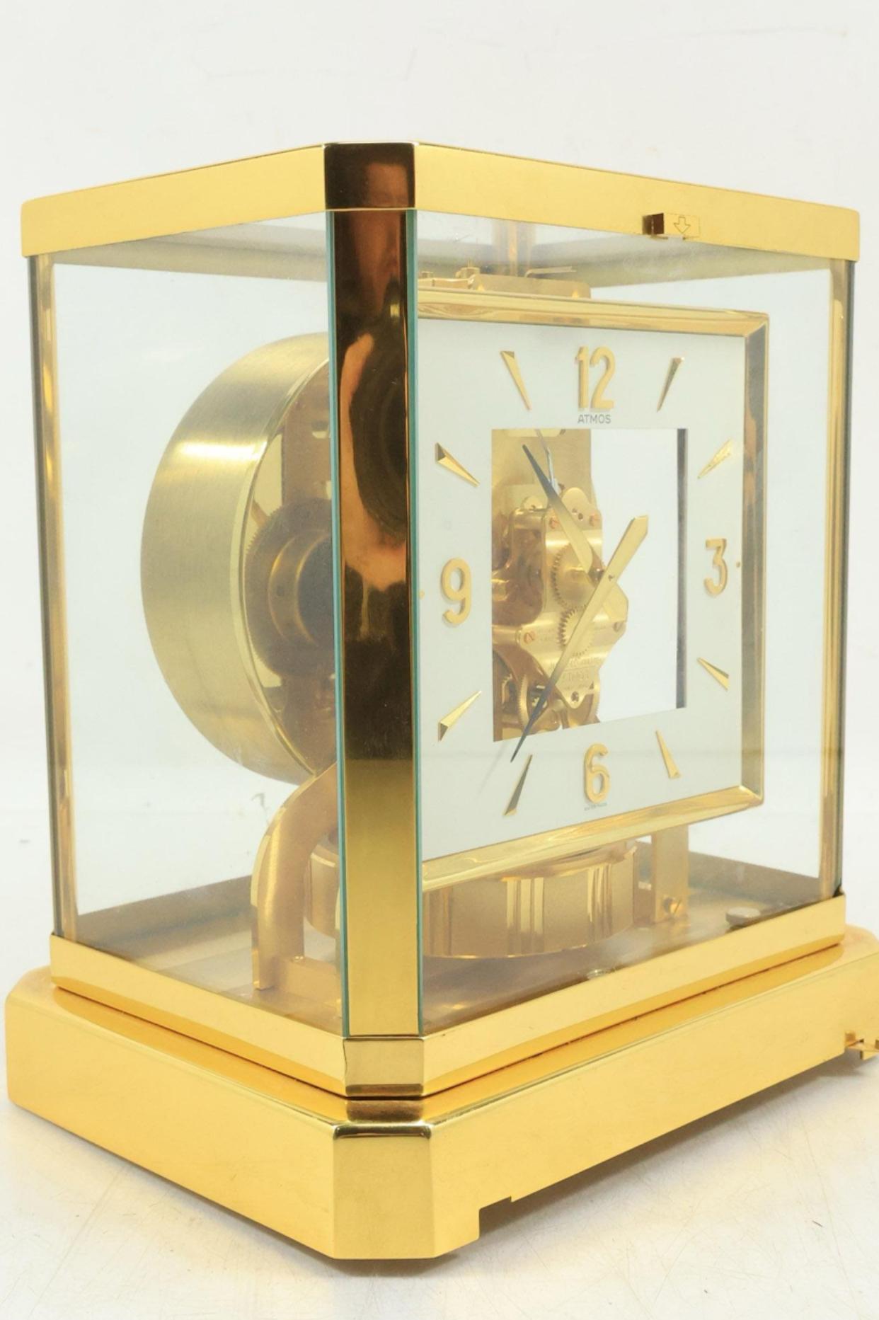 Horloge d'étagère suisse à 15 bijoux Le Coultre Atmos avec boîtier en laiton 9,25 po, x 8,25 po. en vente 5
