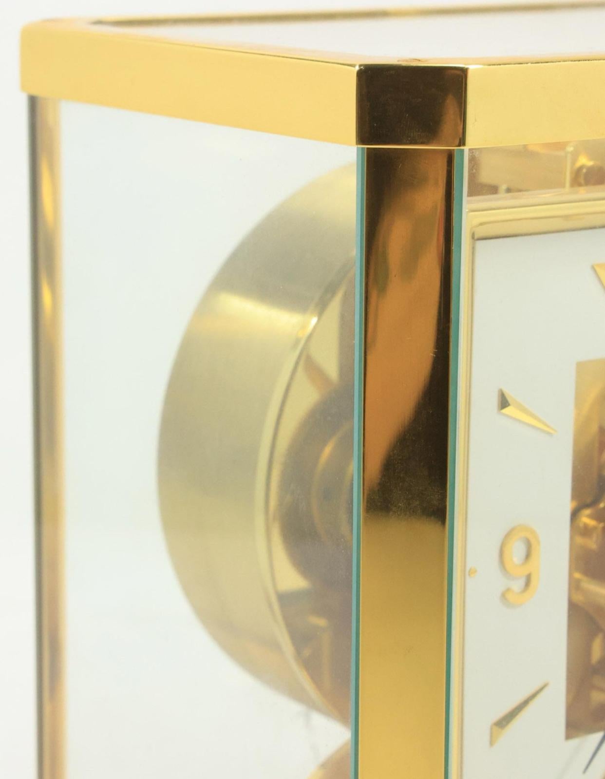 Horloge d'étagère suisse à 15 bijoux Le Coultre Atmos avec boîtier en laiton 9,25 po, x 8,25 po. en vente 6