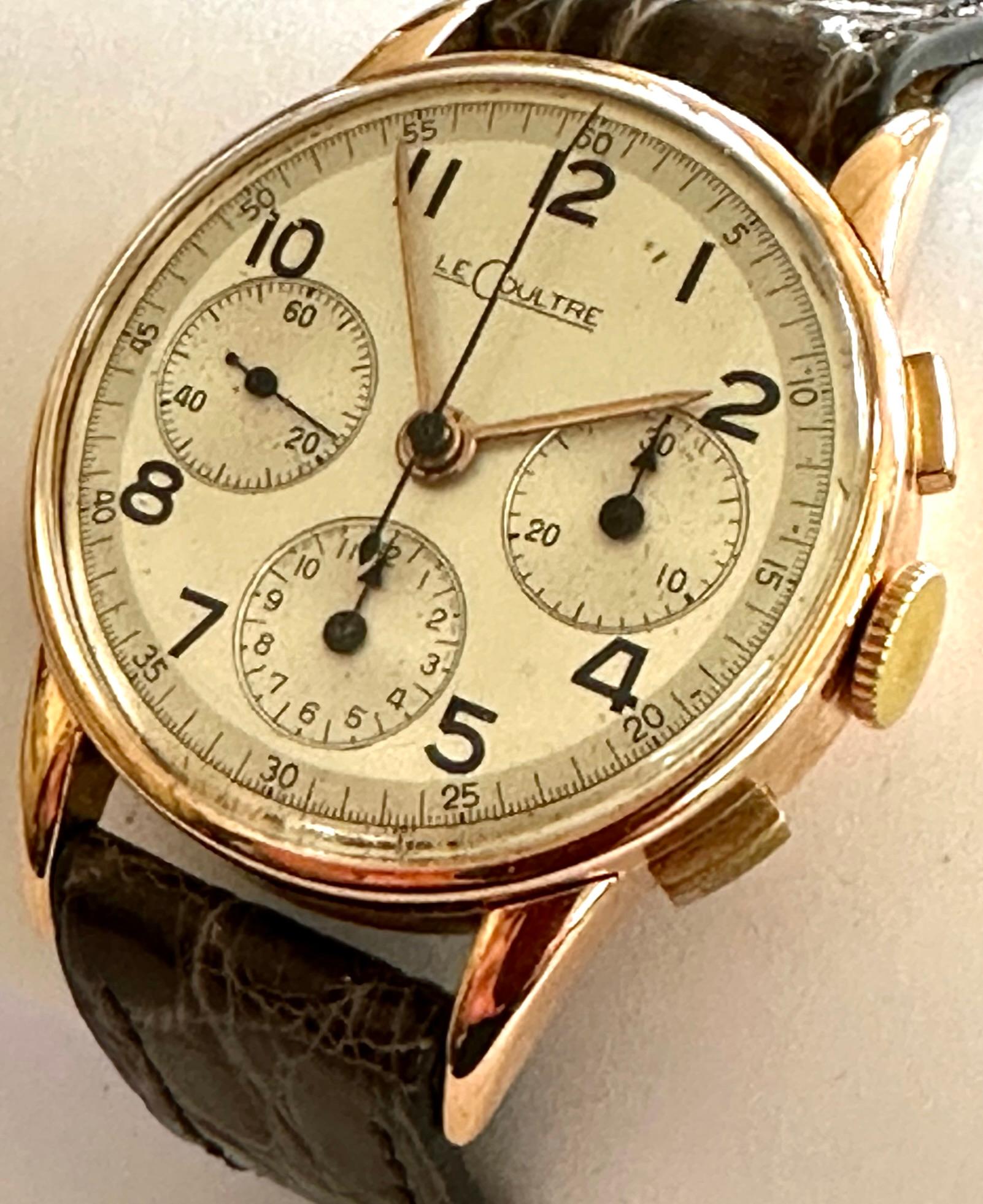 Eine (1) Herrenarmbanduhr aus 18 Karat Roségold aus der Zeit um 1950.
Marke: Le Coultre, Schweizer Herstellung.
Uhrwerk: Chronograph mit 17 Juwelen und Handaufzug: Valjoux 72 (Säulenrad) Gehäuse Nr. 756760
100% originaler Zeitmesser mit schönem