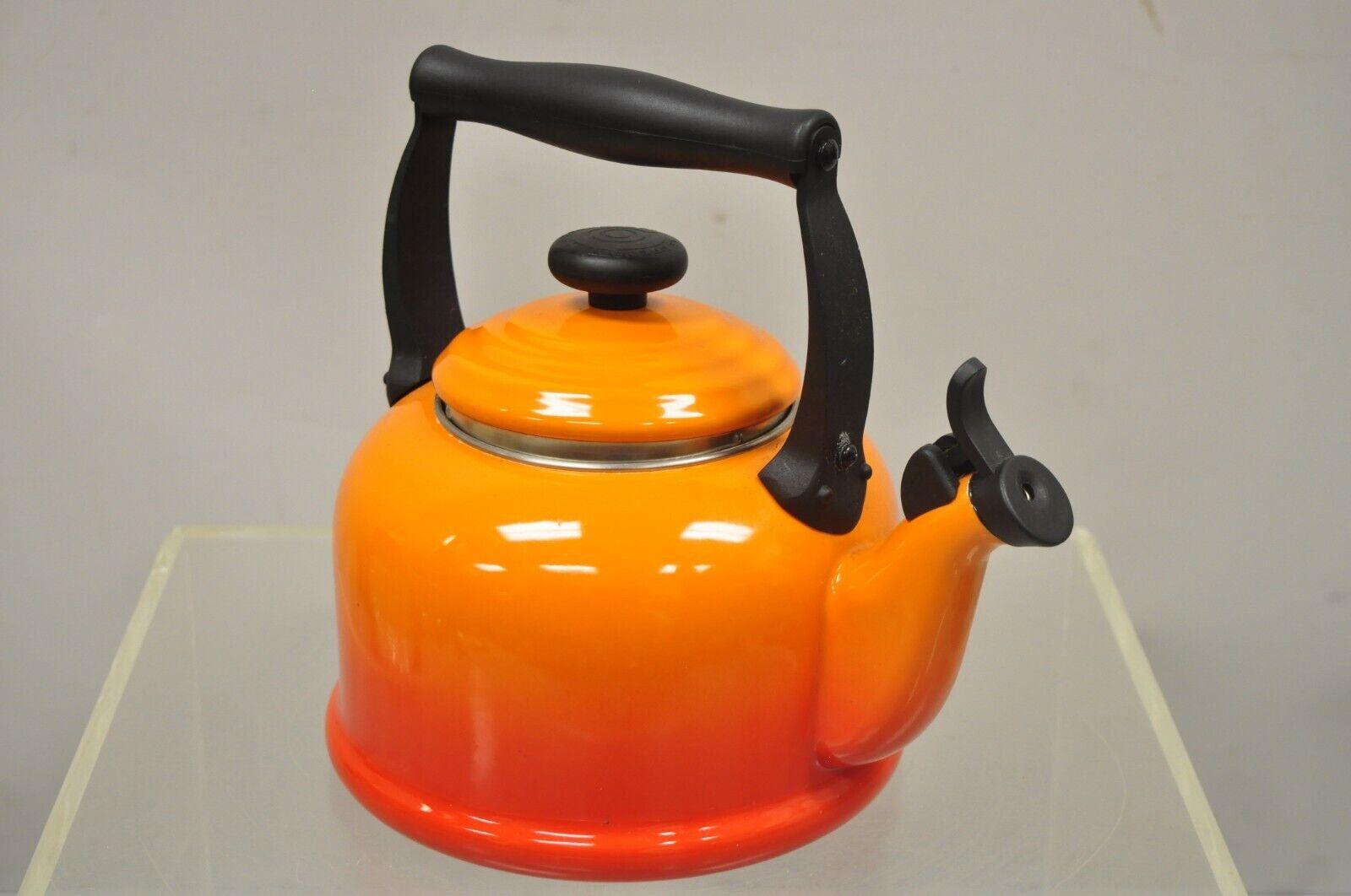 Le Creuset France orange 2.2 Qt 2.1 liter tea pot. Circa late 20th century. Measurements: 10