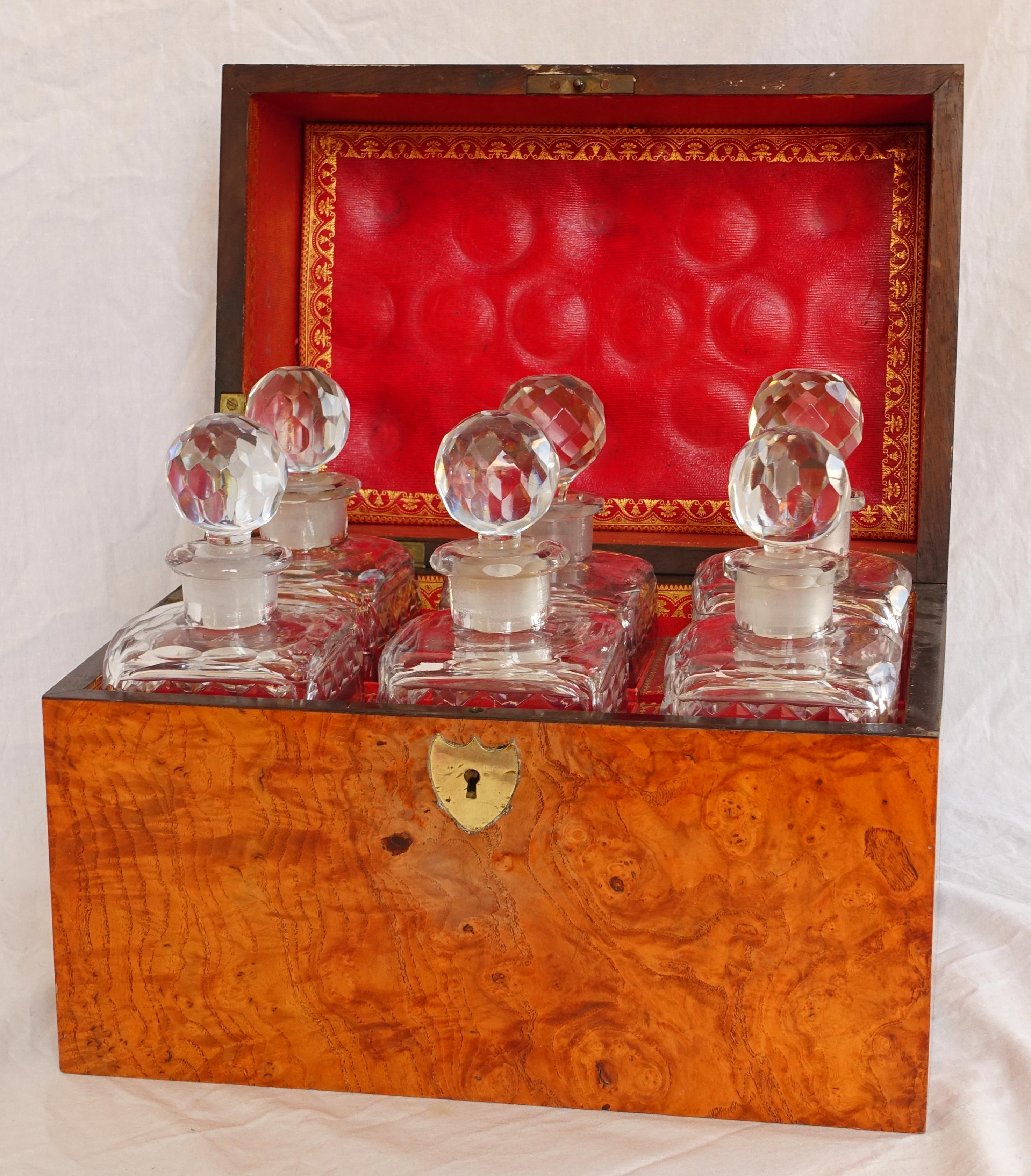 Coffret à liqueurs en cristal Le Creusot - 6 bouteilles dans le coffret - 19e siècle - vers 1815 en vente 5