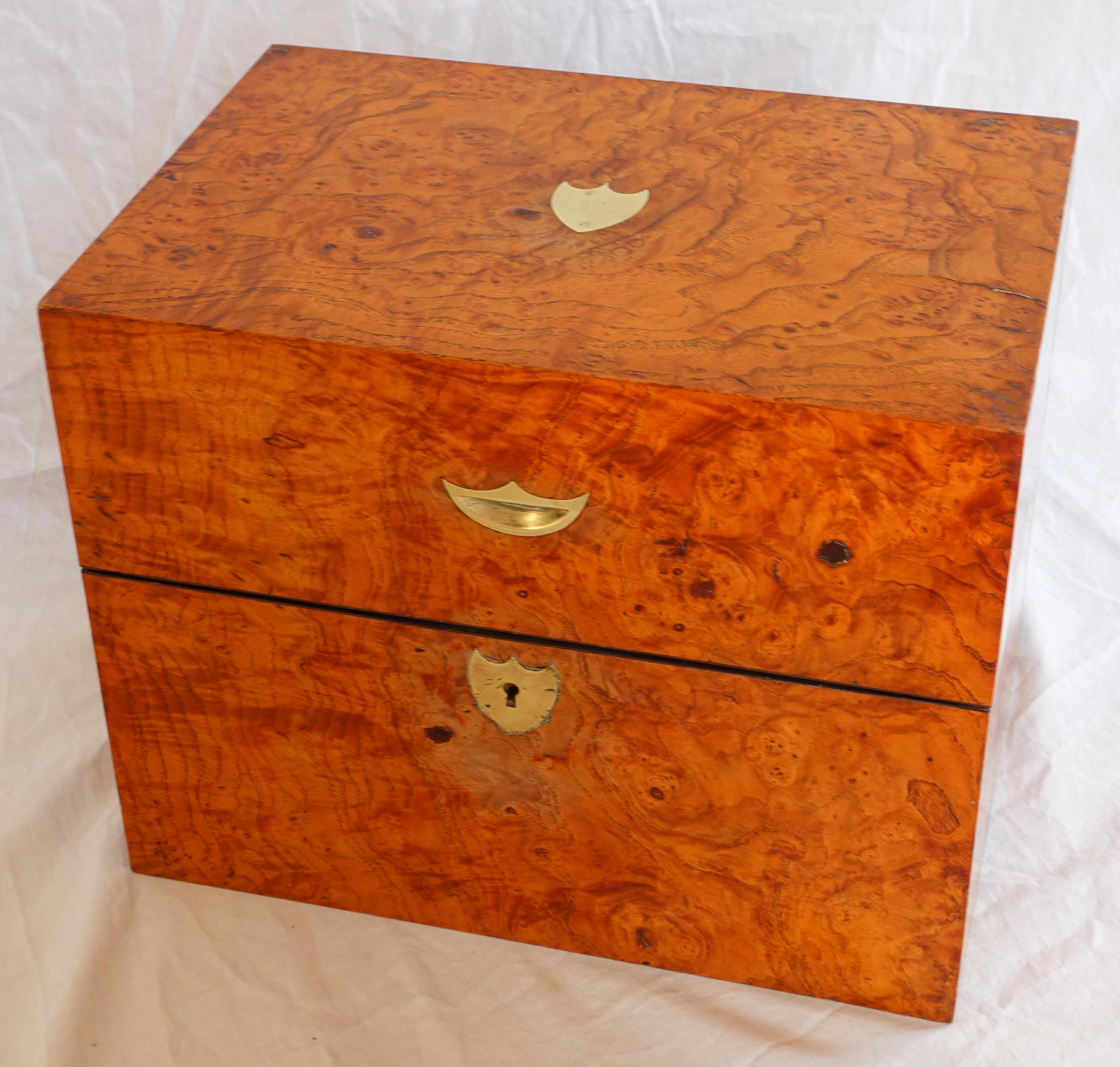 Coffret à liqueurs en cristal Le Creusot - 6 bouteilles dans le coffret - 19e siècle - vers 1815 en vente 6