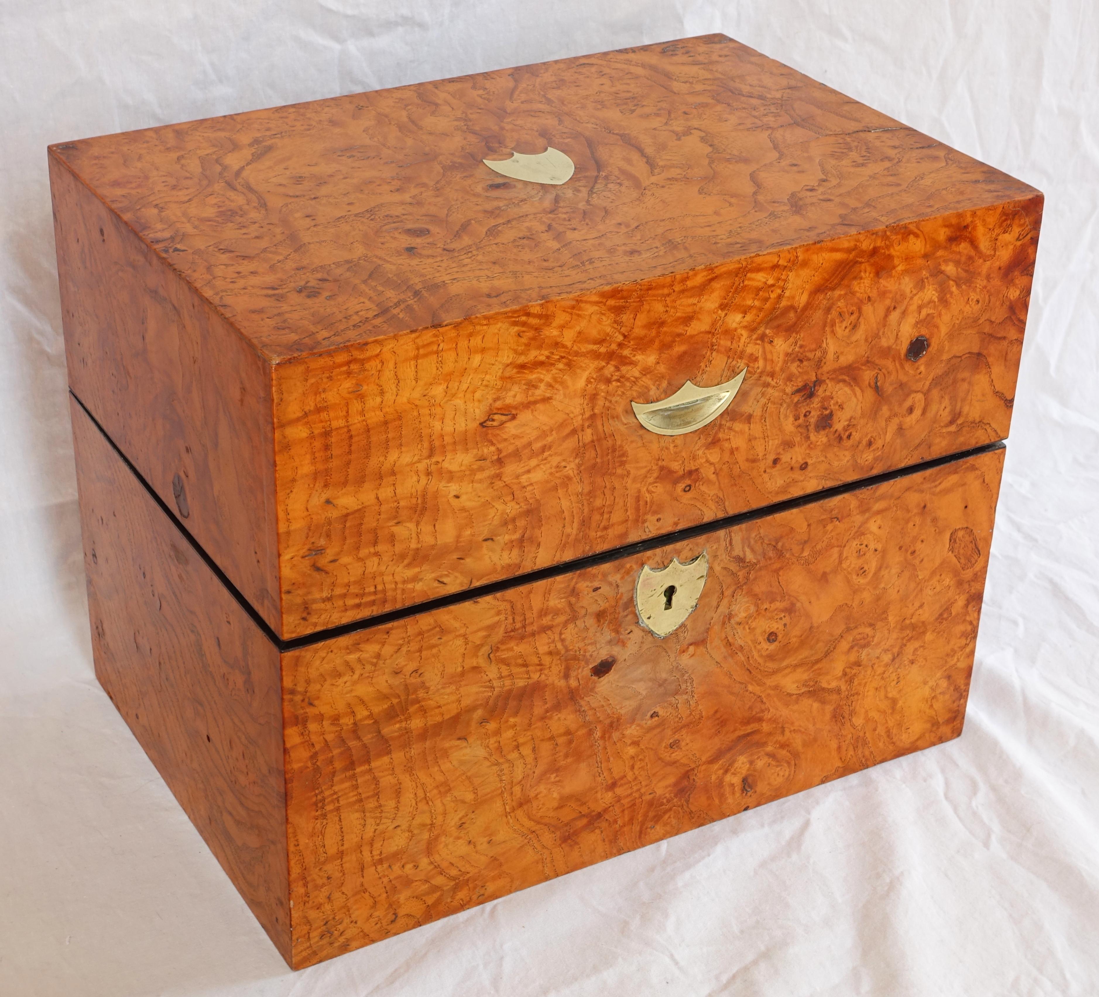 Coffret à liqueurs en cristal Le Creusot - 6 bouteilles dans le coffret - 19e siècle - vers 1815 en vente 7