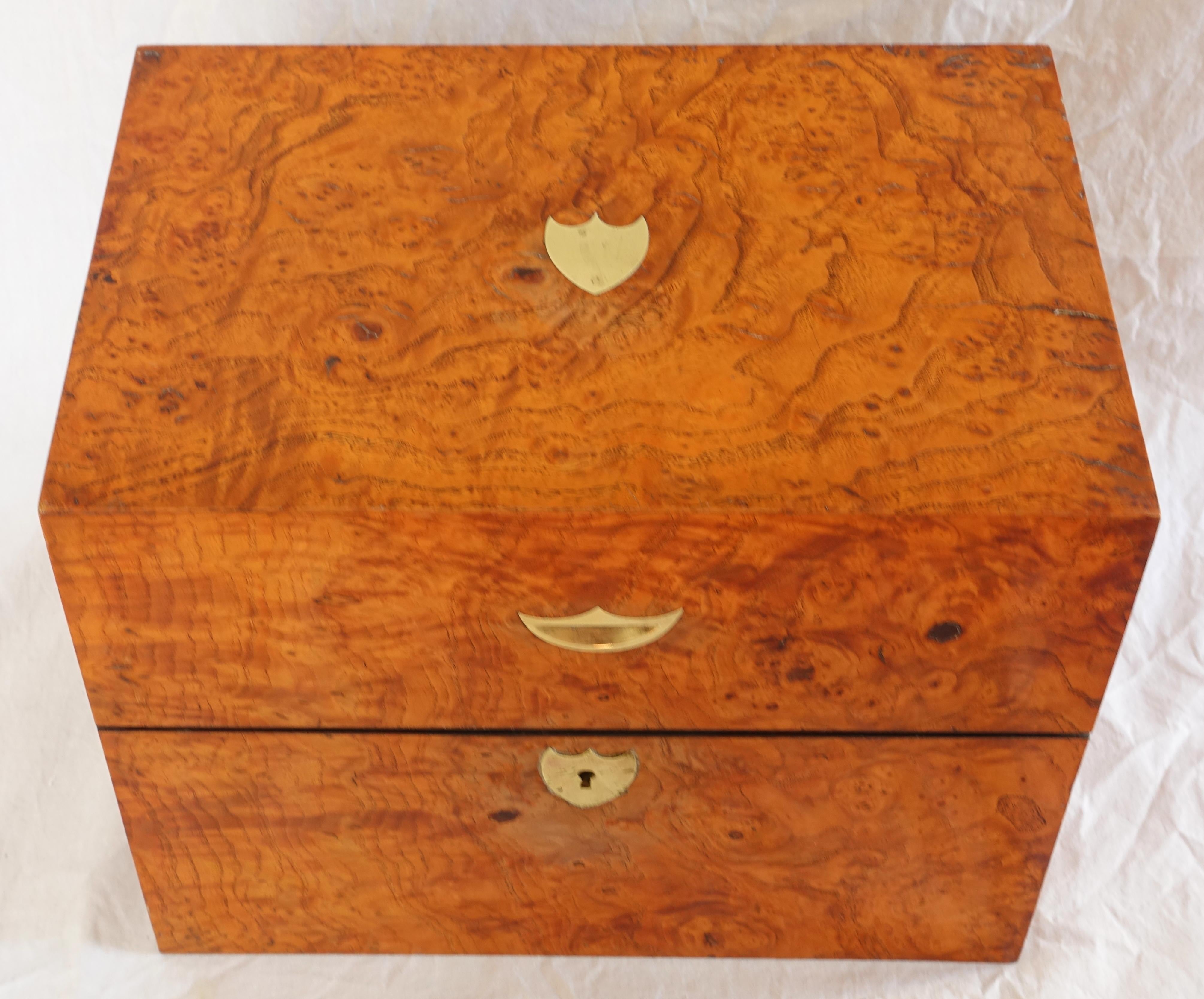 Coffret à liqueurs en cristal Le Creusot - 6 bouteilles dans le coffret - 19e siècle - vers 1815 en vente 8