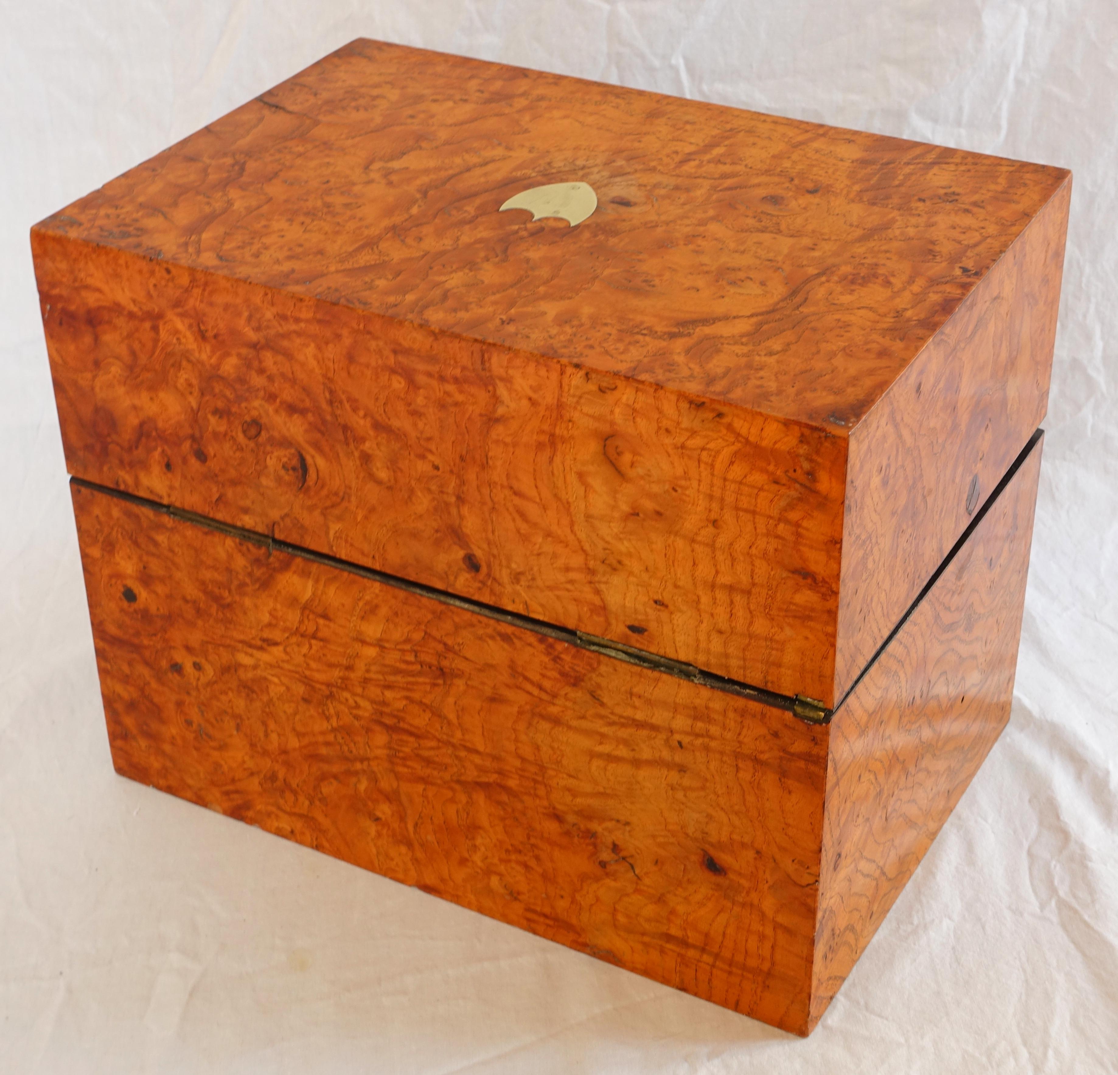 Coffret à liqueurs en cristal Le Creusot - 6 bouteilles dans le coffret - 19e siècle - vers 1815 en vente 9